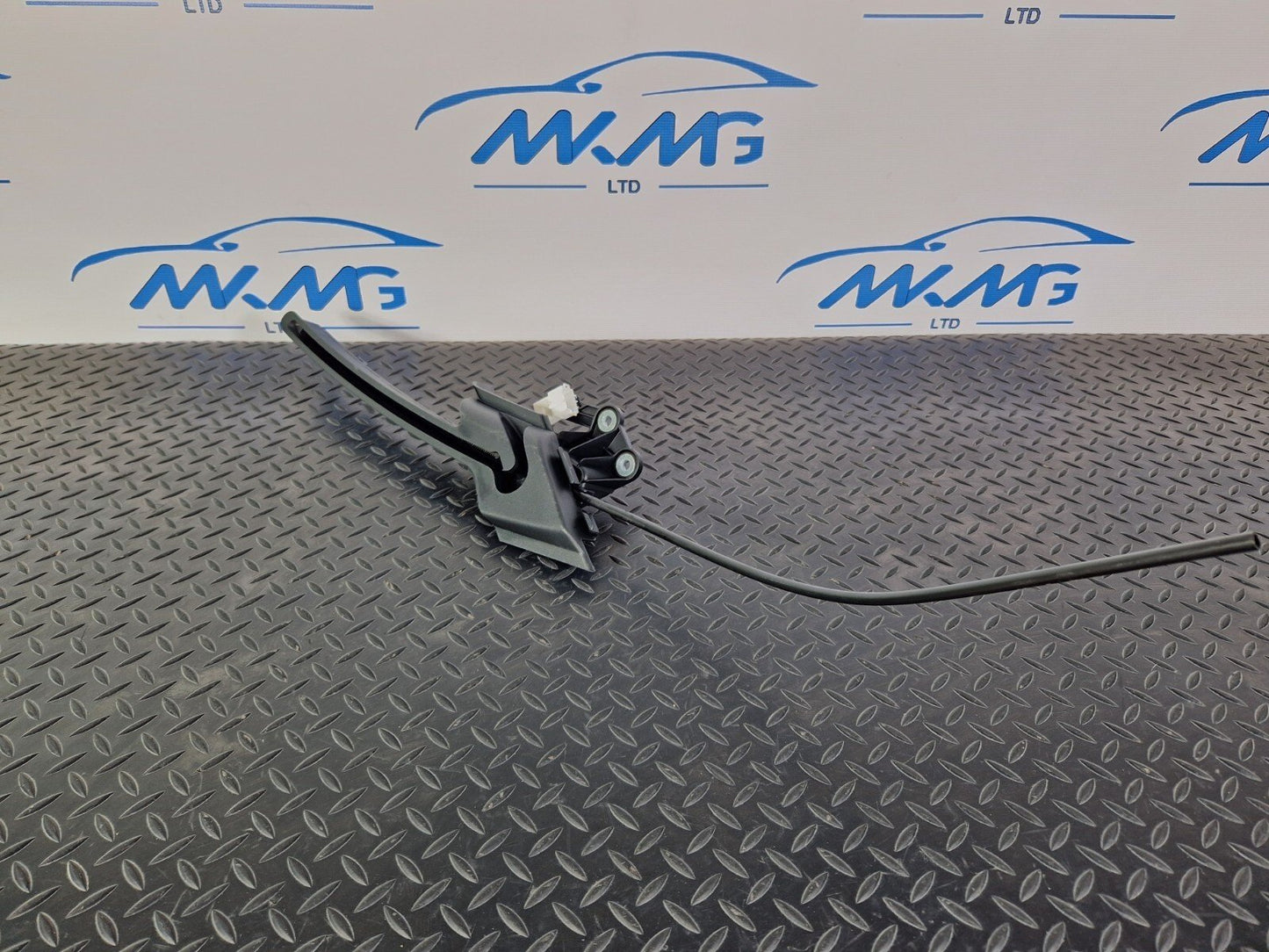14-21 MERCEDES BENZ C220d W205 LEFT ROLLER BLIND GUIDE RAIL MOTOR A2059063503