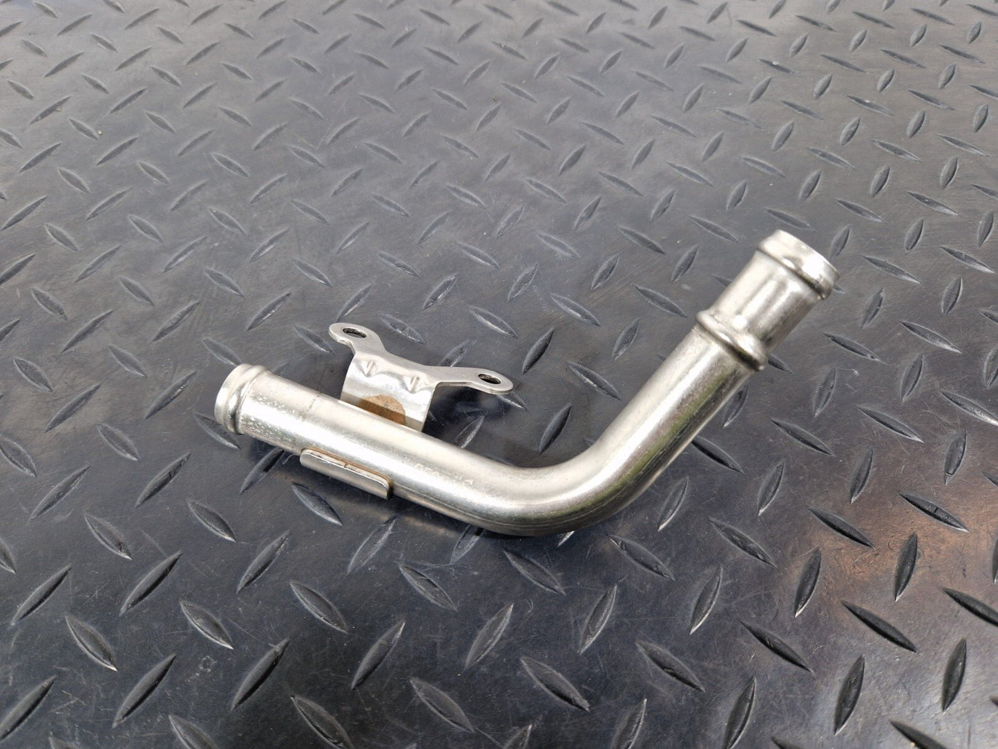 14-23 MERCEDES BENZ VITO W447 2.1d COOLANT HOSE PIPE A6512030902