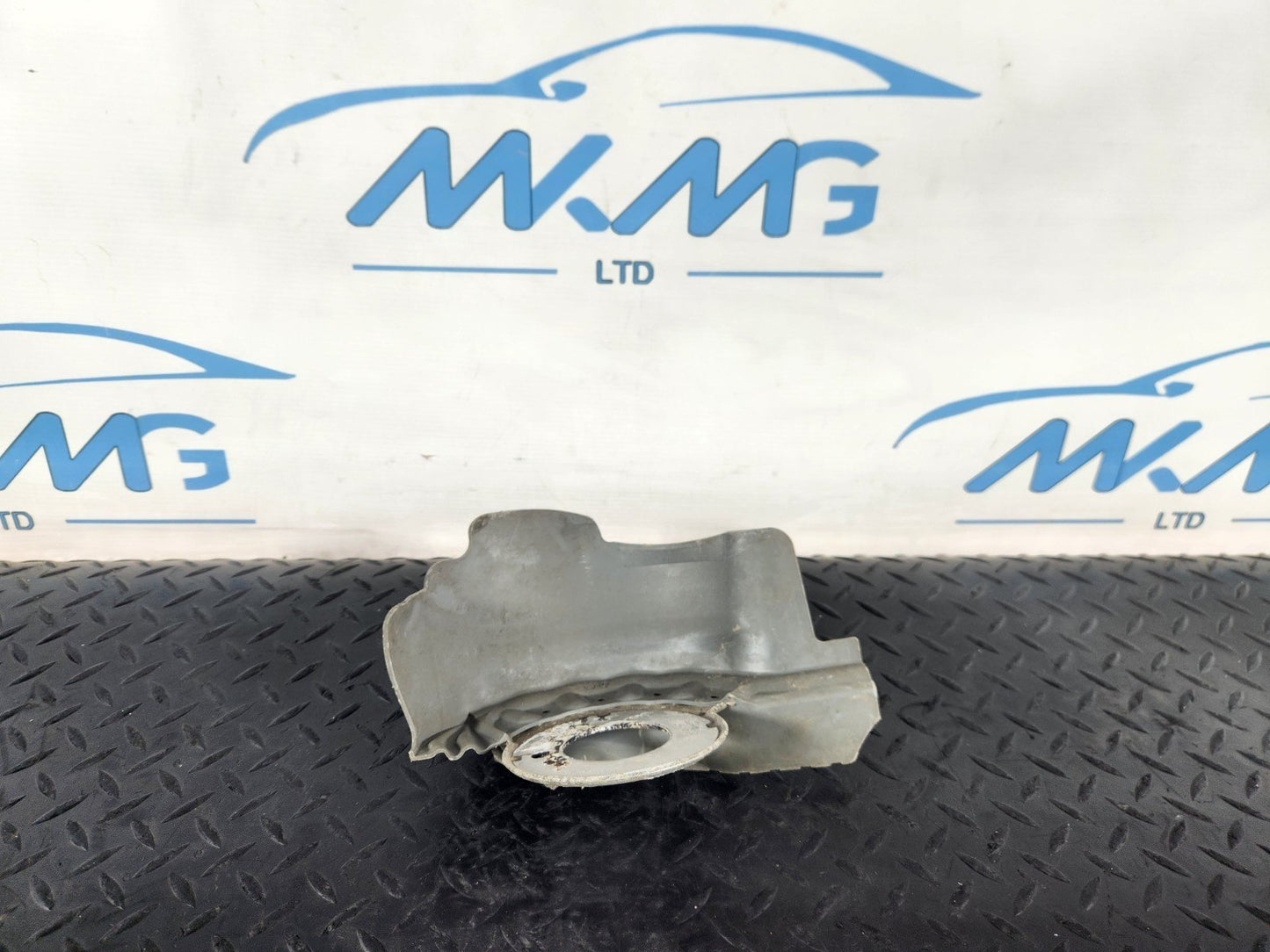 12-18 AUDI A6 C7 GENUINE REAR RIGHT SPRING RUBBER COVER GUARD 8R0511540C
