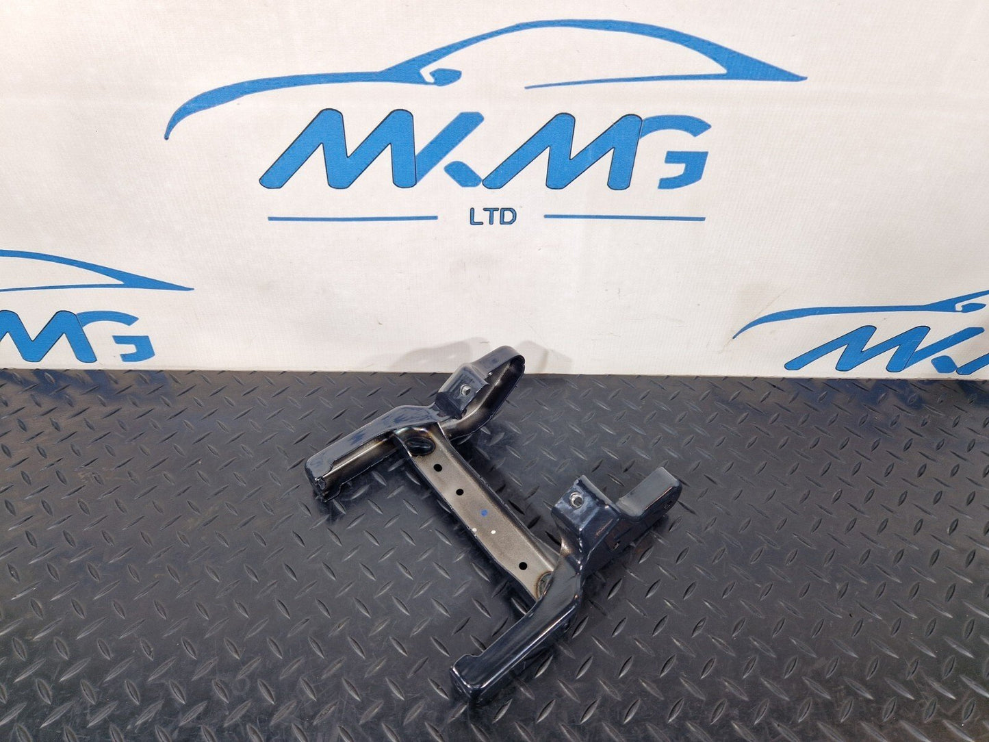 12-18 AUDI A6 C7 GENUINE OEM STEERING MECHANISM BRACKET 8K2419250C