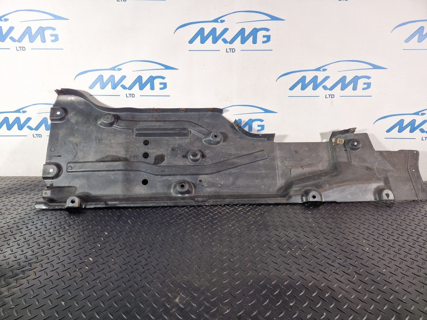 11-19 MERCEDES BENZ ML W166 OEM RIGHT SIDE UNDERBODY COVER A1666805101