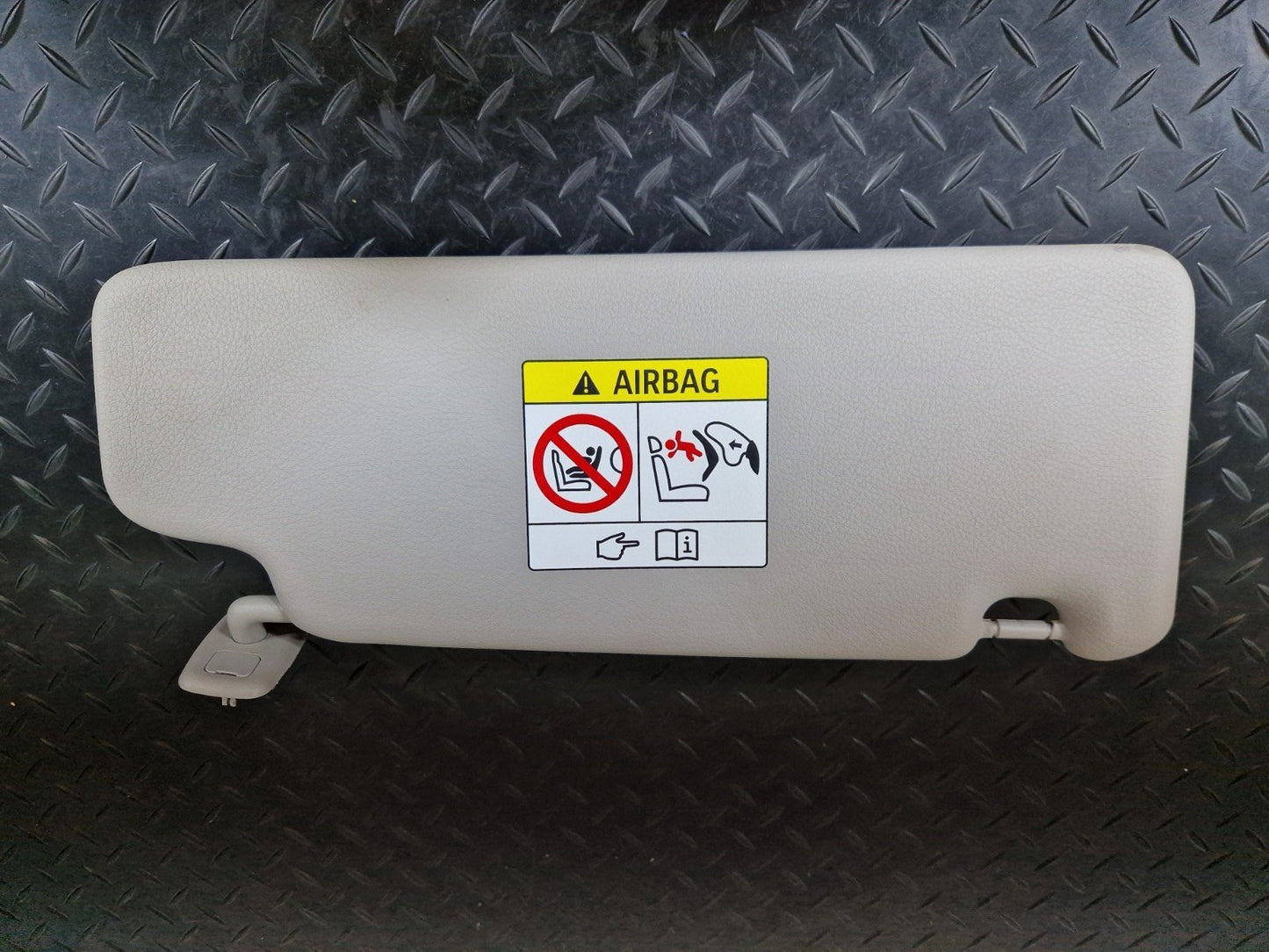 16-22 BMW X1 F48 GENUINE SUN VISOR LEFT PASSENGER SIDE IN GREY 7452561