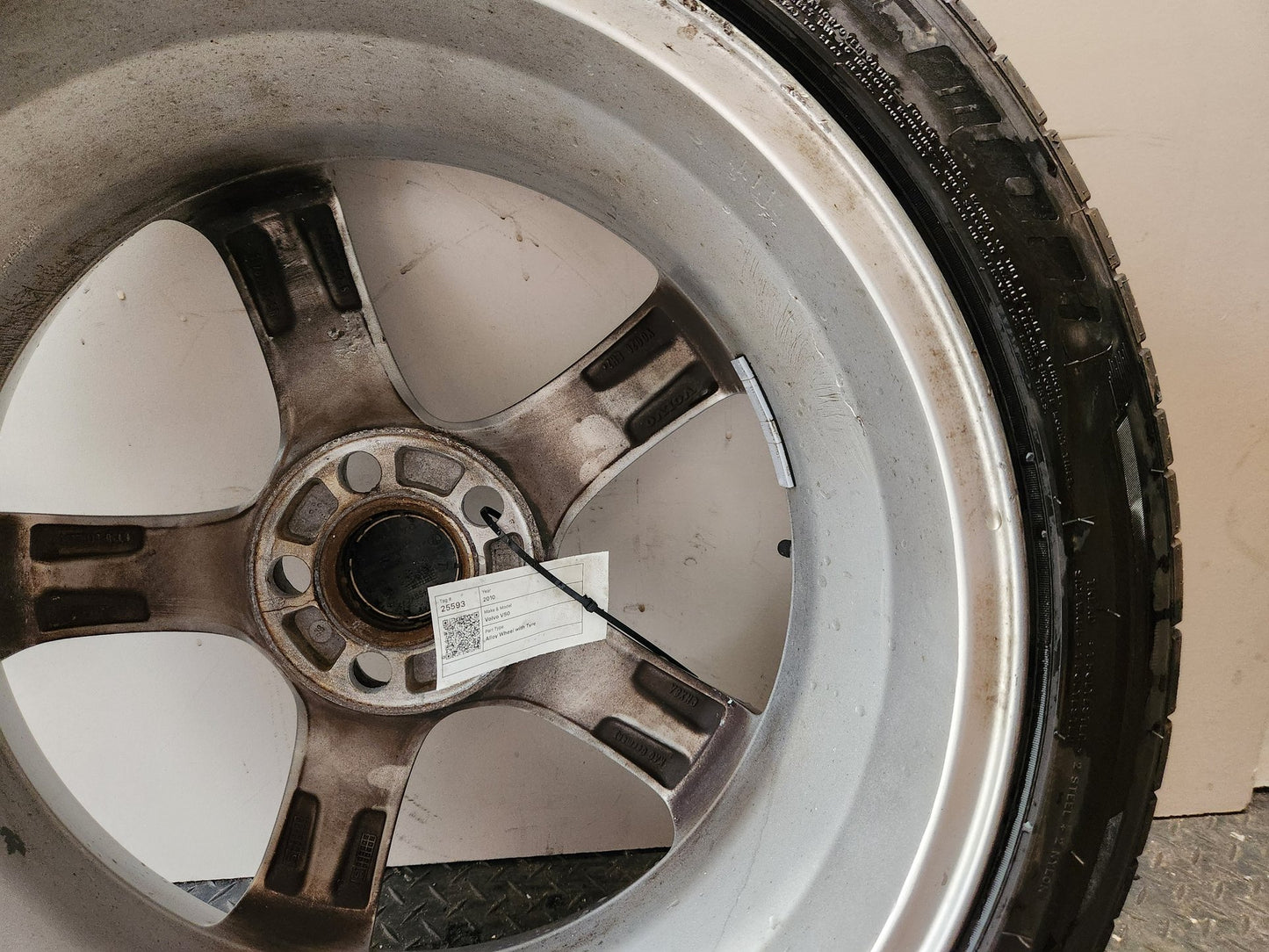 Volvo V50 MK2 FL (MW) 18" Alloy Wheel with Tyre 215/45/18 ~6mm
