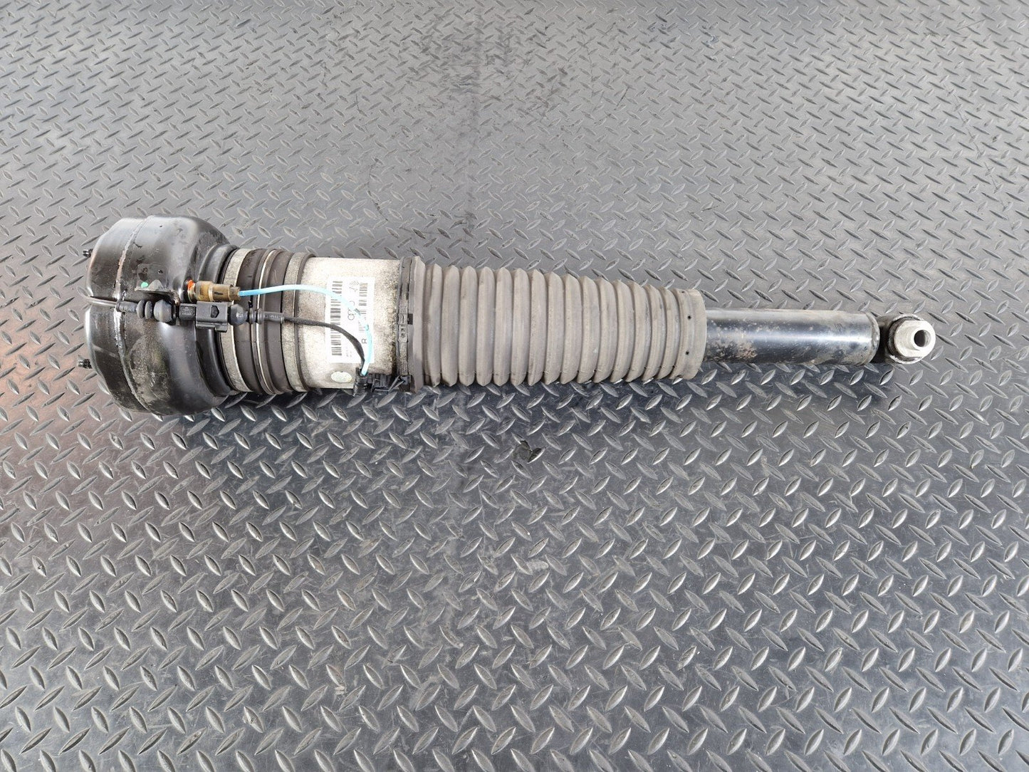 10-17 AUDI A8 4H REAR RIGHT O/S AIR SUSPENSION SHOCK ABSORBER 4H0616002M