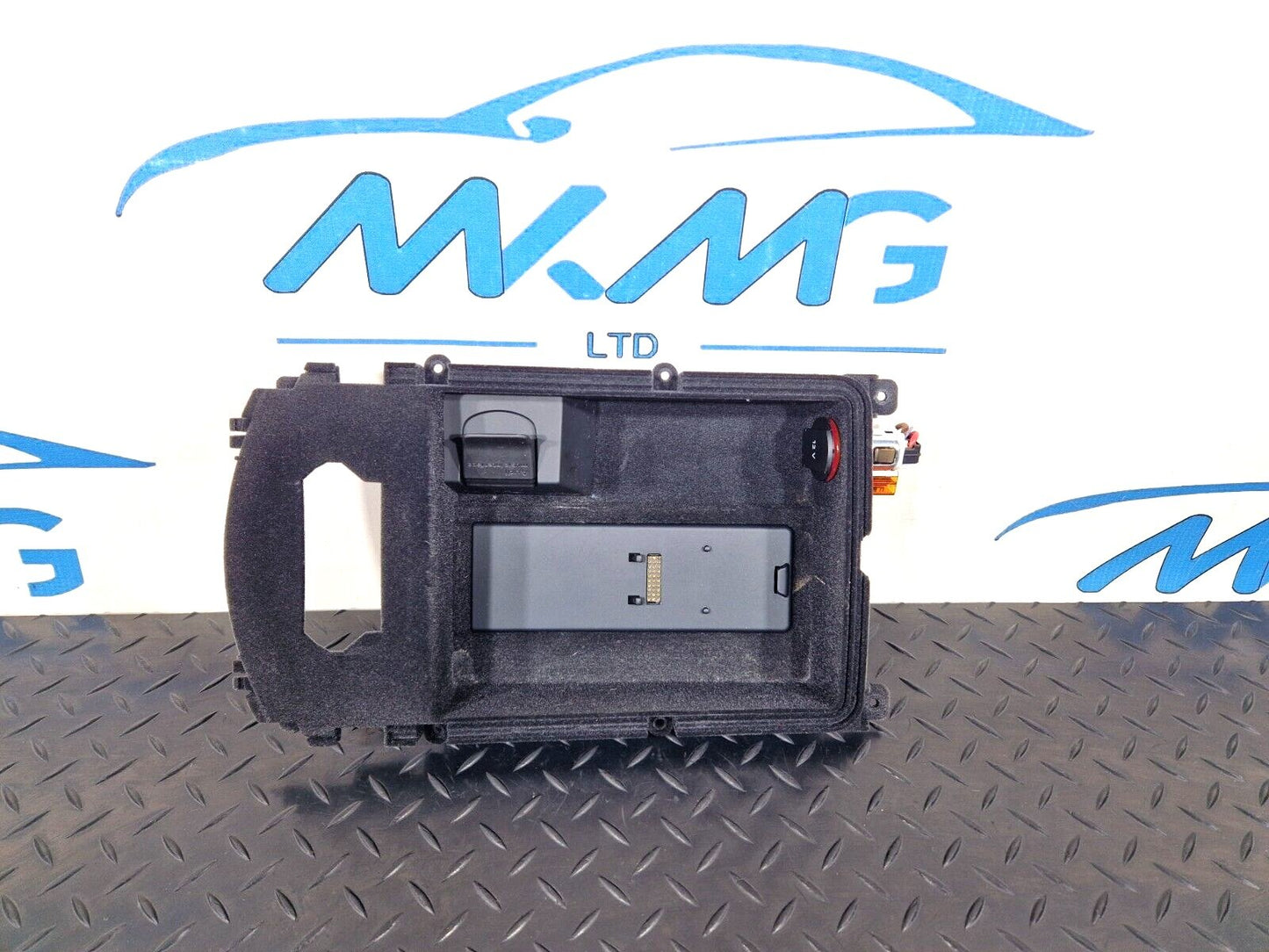 10-18 AUDI A7 4G S-LINE CENTRE CONSOLE STORAGE TRAY MEDIA INTERFACE 4G0864981C