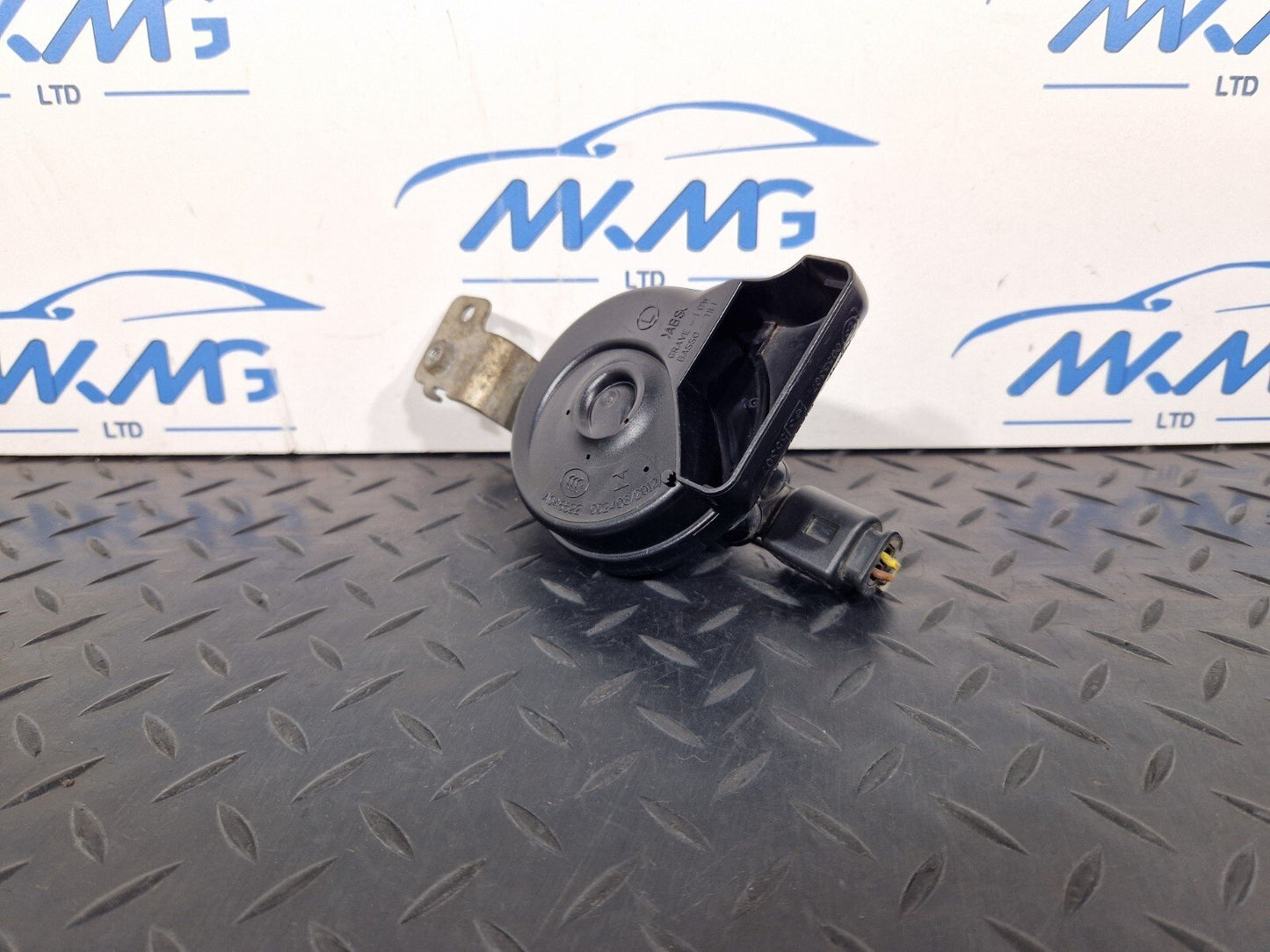 14-21 MERCEDES BENZ C200d W205 OEM HIGH LOW TONE PITCH HORN A2055420820