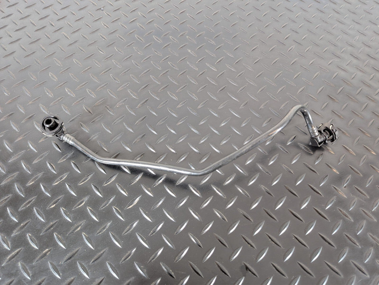 16-19 AUDI A4 B9 GENUINE OEM BREATHER VACUUM PIPE 8W0121081AK