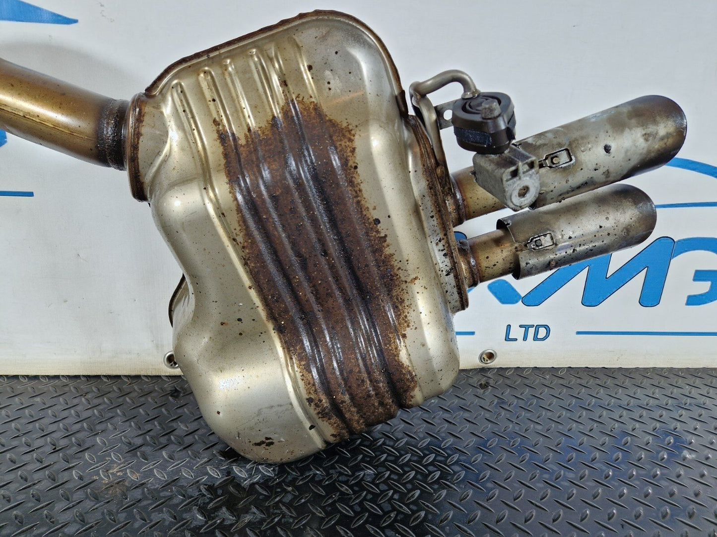 16-19 AUDI A4 B9 SALOON GENUINE EXHAUST SYSTEM BACK BOX SILENCER 8W0253411R