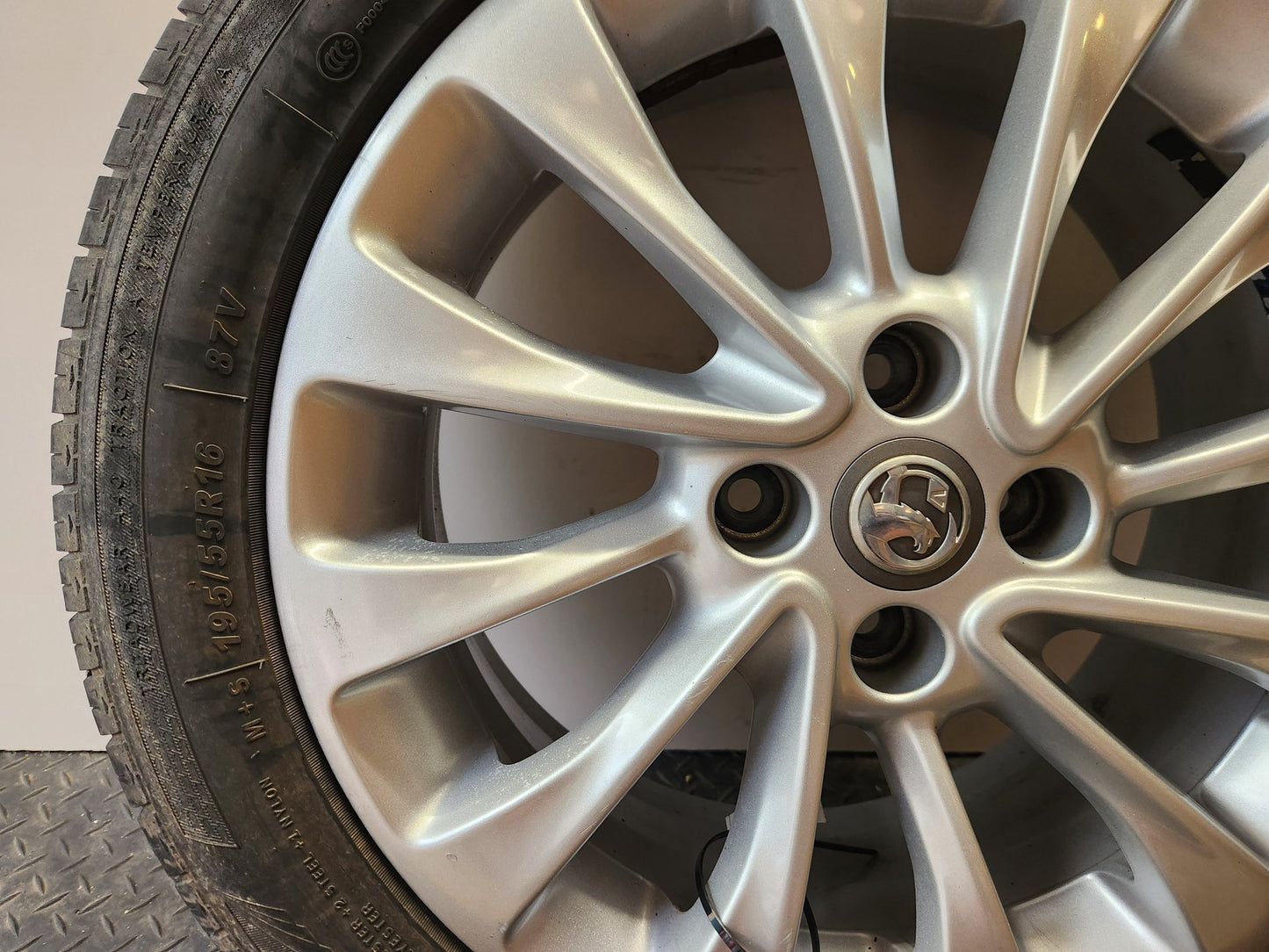 Vauxhall Corsa MK4 (E) (4500) 16" Alloy Wheel with Tyre 195/55/16 ~5mm