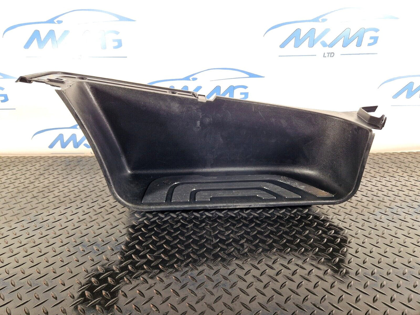 18-ON MERCEDES BENZ SPRINTER W907 SIDE STEP TRIM LEFT SIDE A9106860100