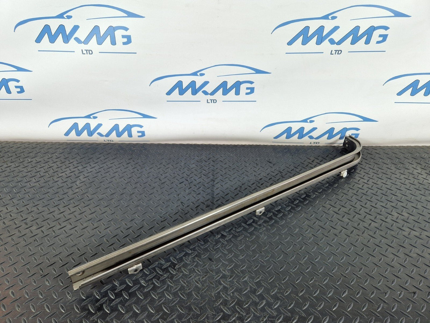 14-23 MERCEDES BENZ VITO W447 MIDDLE LEFT SLIDING DOOR RUNNER GUIDE A4477662100