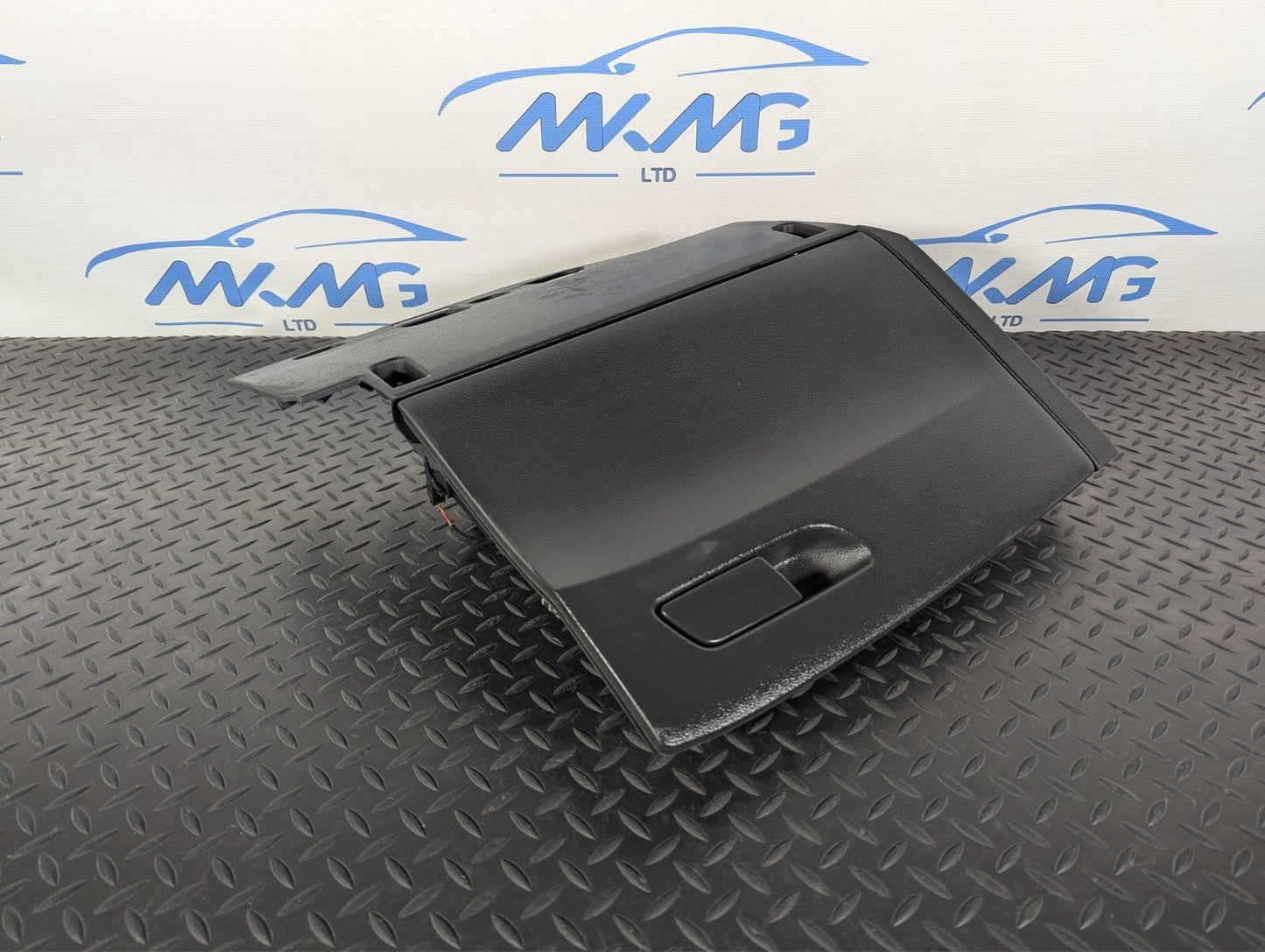 16-19 AUDI A4 B9 GENUINE DASHBOARD GLOVE BOX 8W2857035