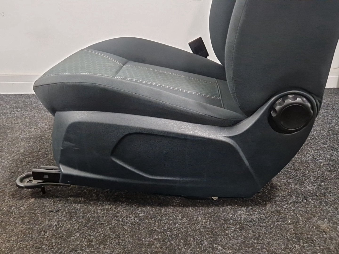 Ford Fiesta MK7 (B299) Hatchback Left Front Seat