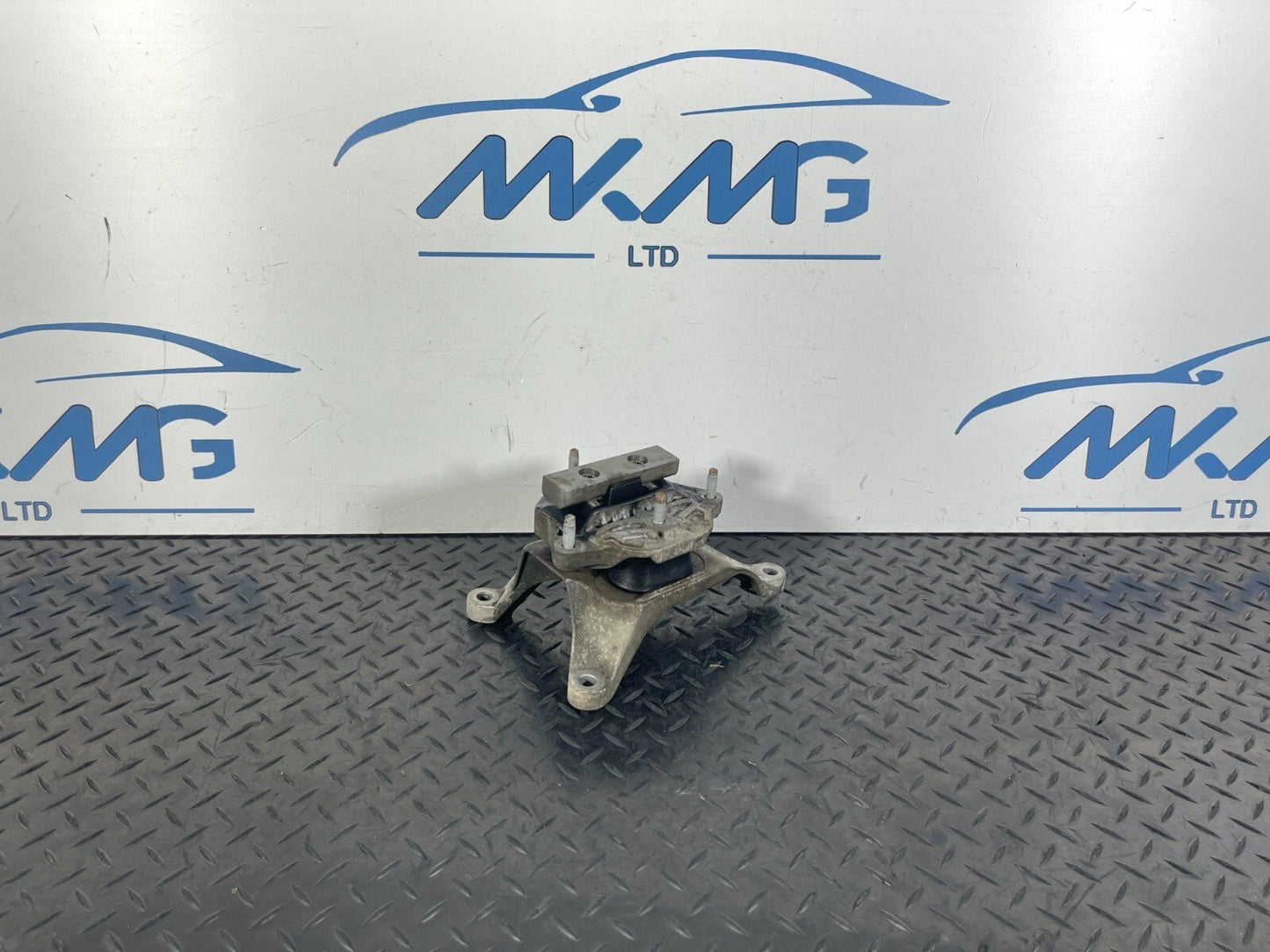 16-19 AUDI A4 B9 GENUINE ENGINE MOUNT BRACKET 8W0399118C