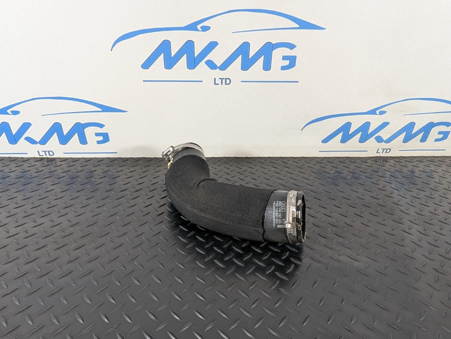 12-18 AUDI A6 C7 GENUINE INTERCOOLER PIPE & AIR FLOW SENSOR 4G0145737AG