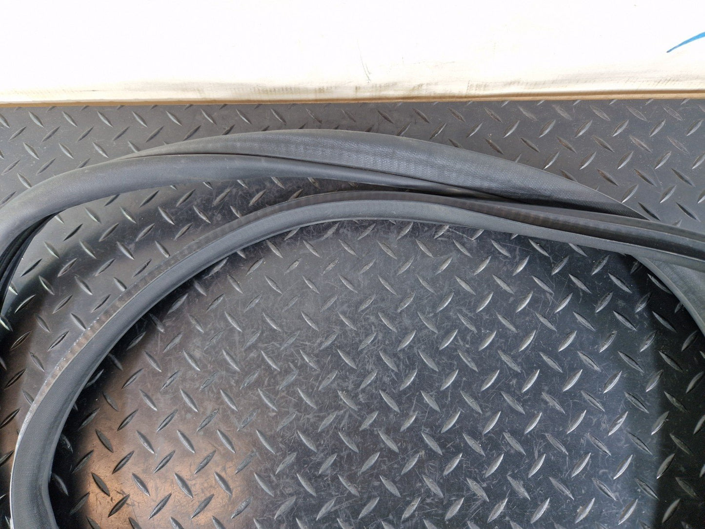 14-20 MERCEDES BENZ GLA X156 REAR DOOR RUBBER SEAL FITS LEFT & RIGHT A1566920176