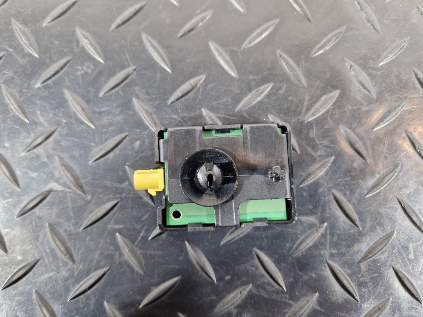 19-ON MERCEDES BENZ B CLASS W247 WLAN ANTENNA  A2479052602