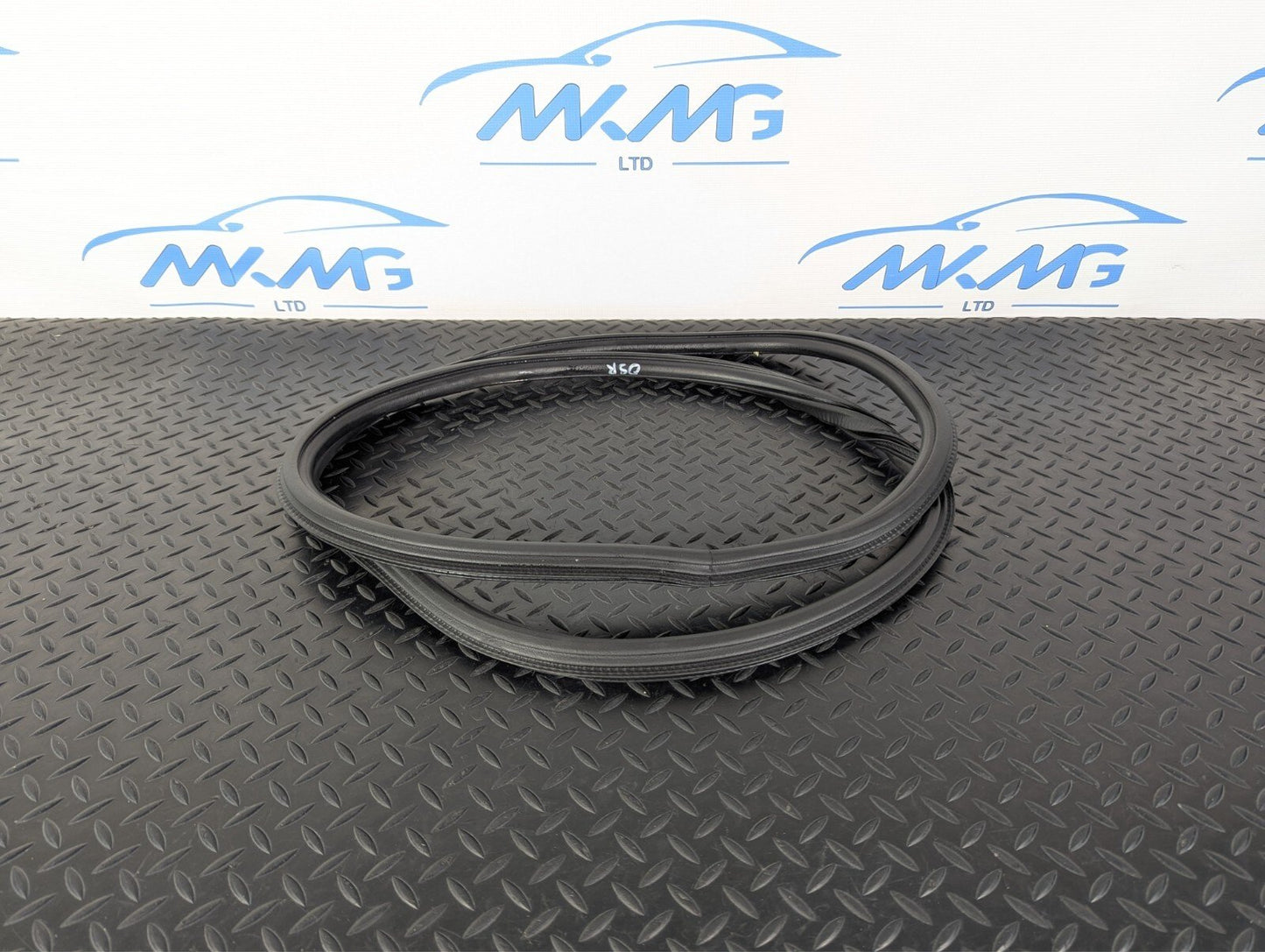 16-19 AUDI A4 B9 SALOON OEM REAR DOOR RUBBER SEAL FITS LEFT & RIGHT 8W5833721B