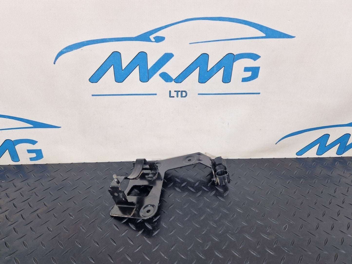 16-19 AUDI A4 B9 S-LINE OEM GENUINE COOLANT PUMP BRACKET 8W0145896C