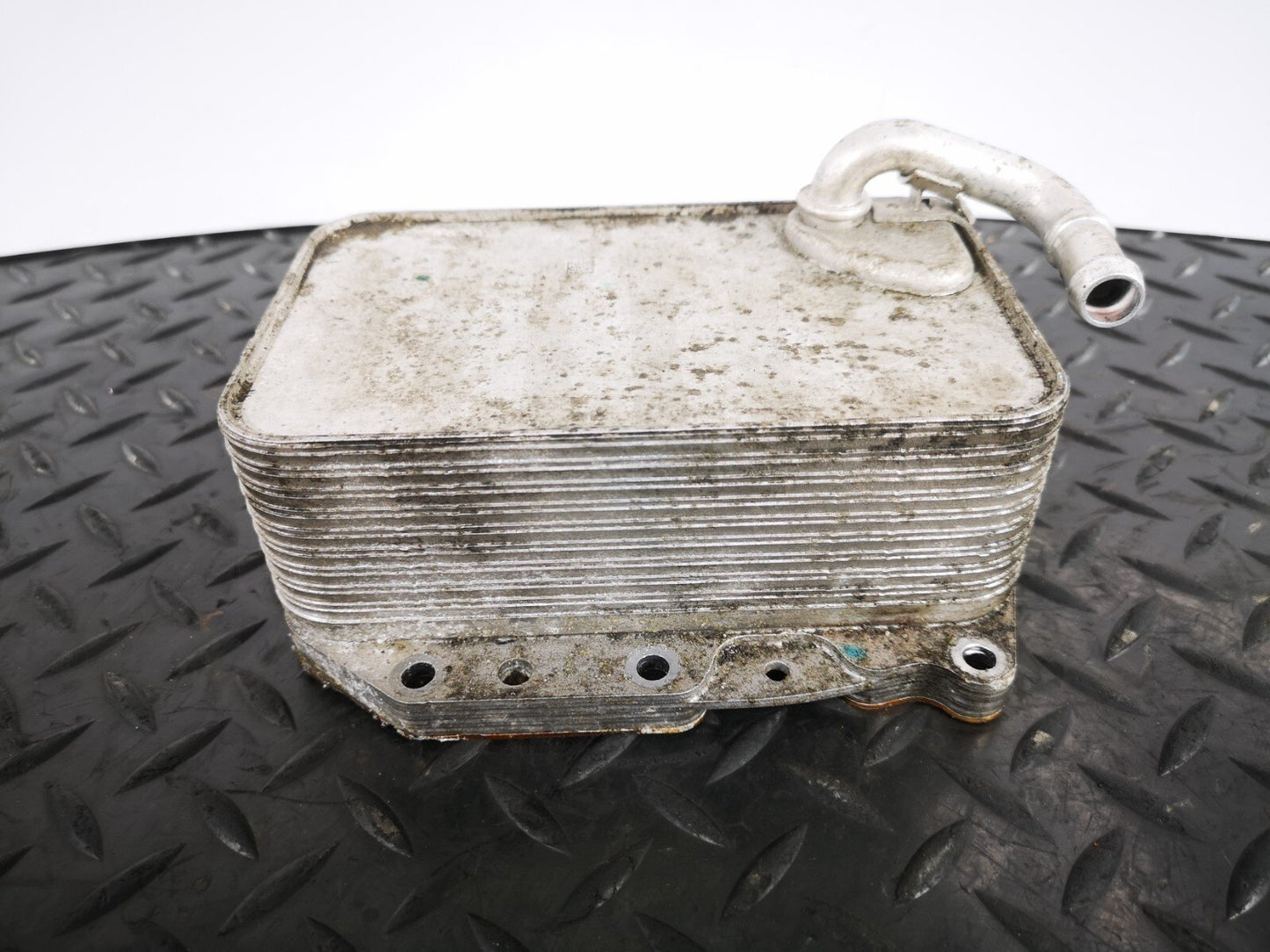 16-19 AUDI A4 B9 S-LINE GENUINE V6 3.0TDI CSW CSWB ENGINE OIL COOLER 059117015N