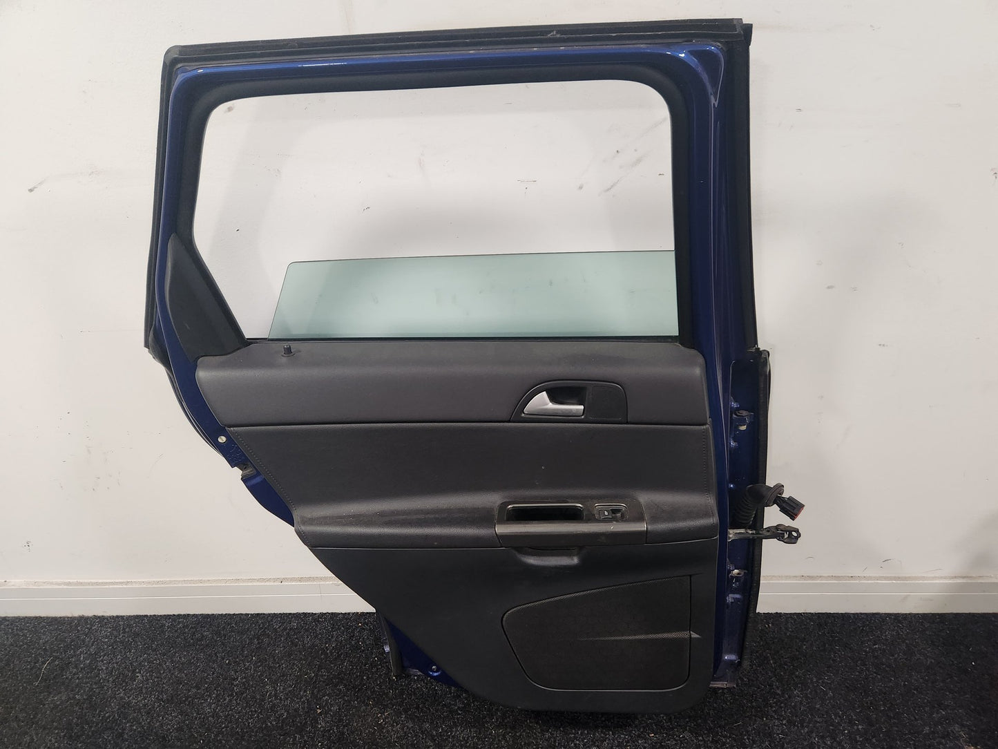 Volvo V50 MK2 FL MW Estate Rear Left Complete Door in Brilliant Blue Pearl 47600