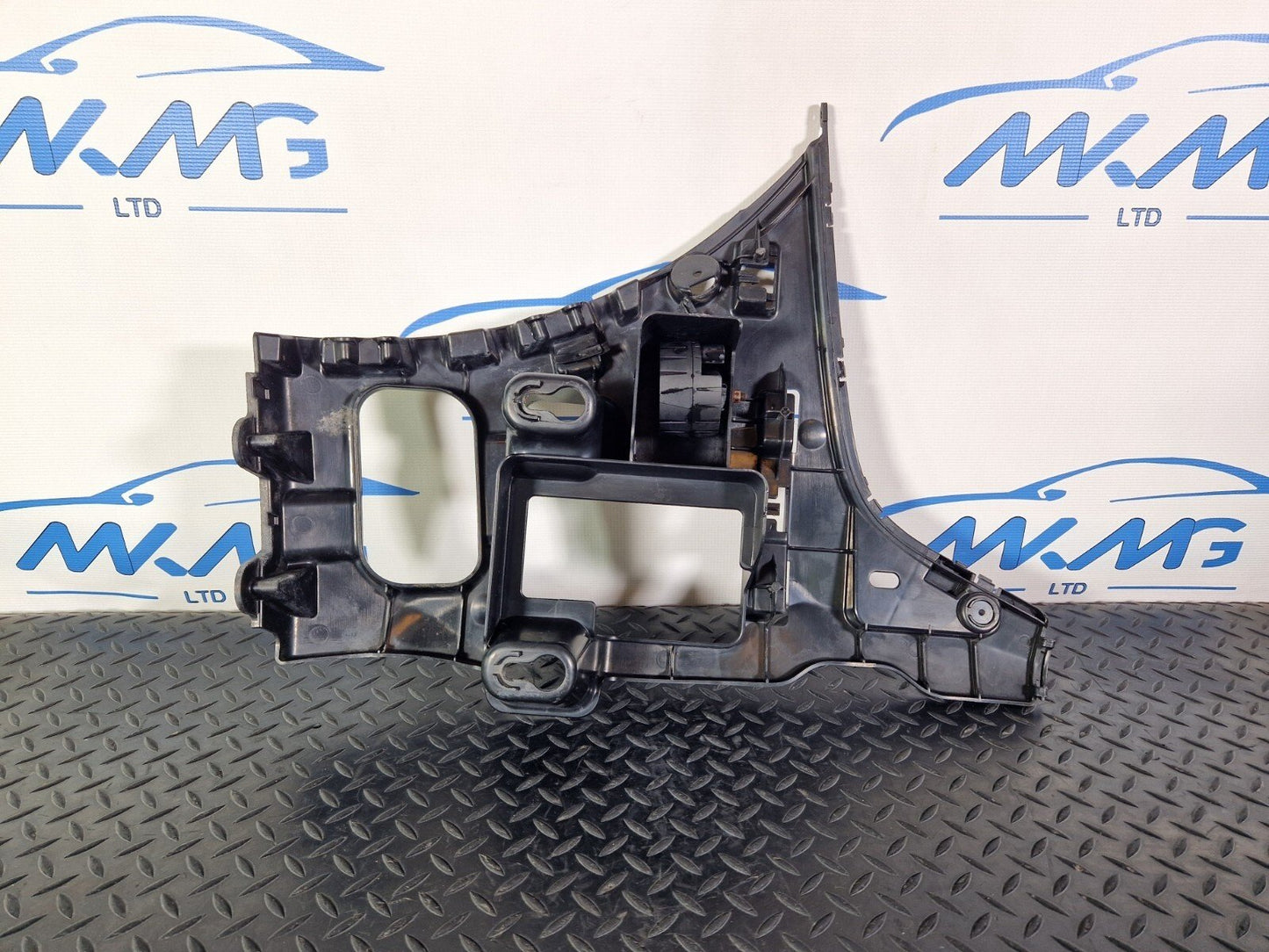 BMW 2 SERIES GRAN TOURER F46 GENUINE REAR RIGHT O/S BUMPER BRACKET MOUNT 7318754