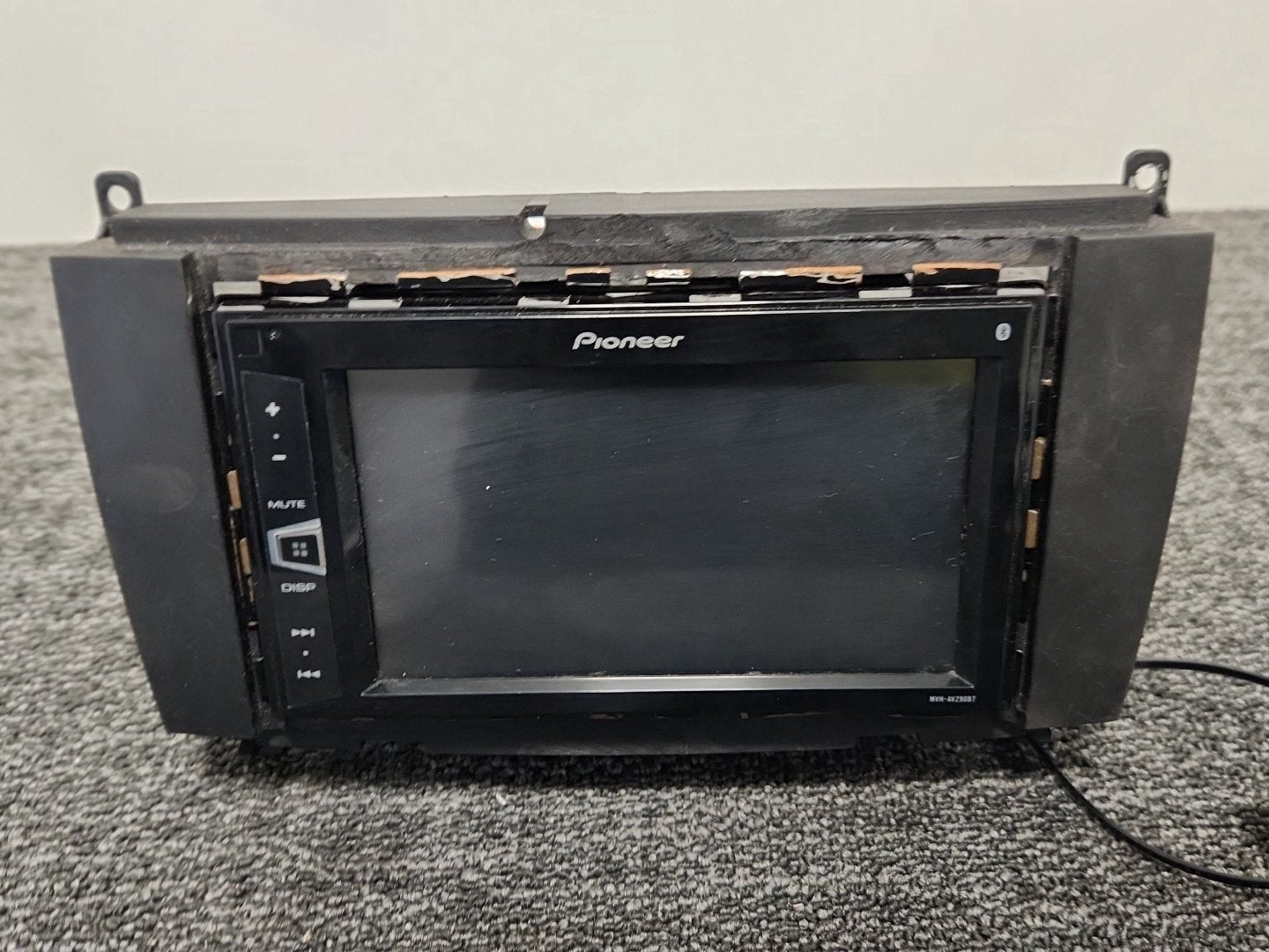 Pioneer MVH-AV290BT Multimedia Head Unit for Mercedes-Benz CLK200 CLK-Class C209