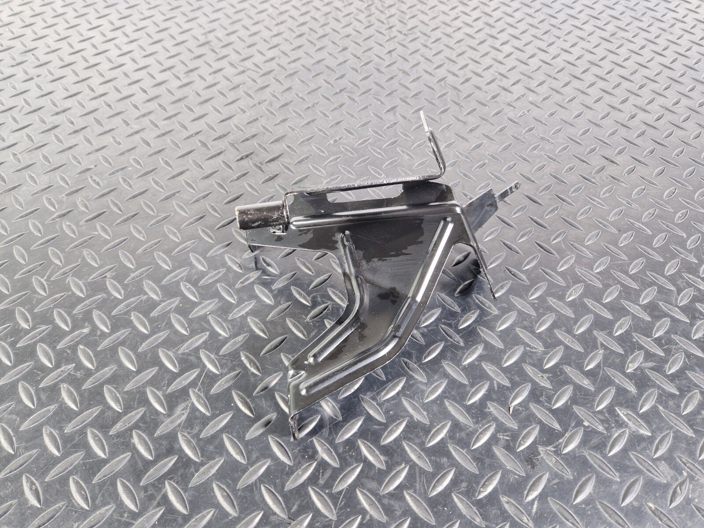 10-15 AUDI Q7 4L 3.0 TDI V6 FUEL FILTER HOLDER BRACKET 4L0201710