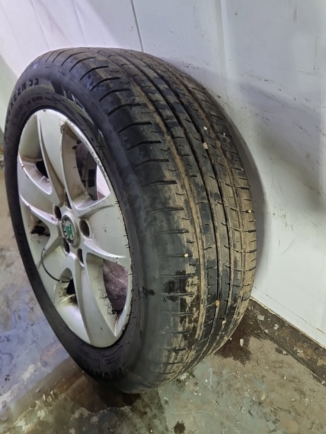 Skoda Octavia MK2 FL - 1Z 16" Alloy Wheel with Tyre ~5mm 205/55/16 1Z0601025T