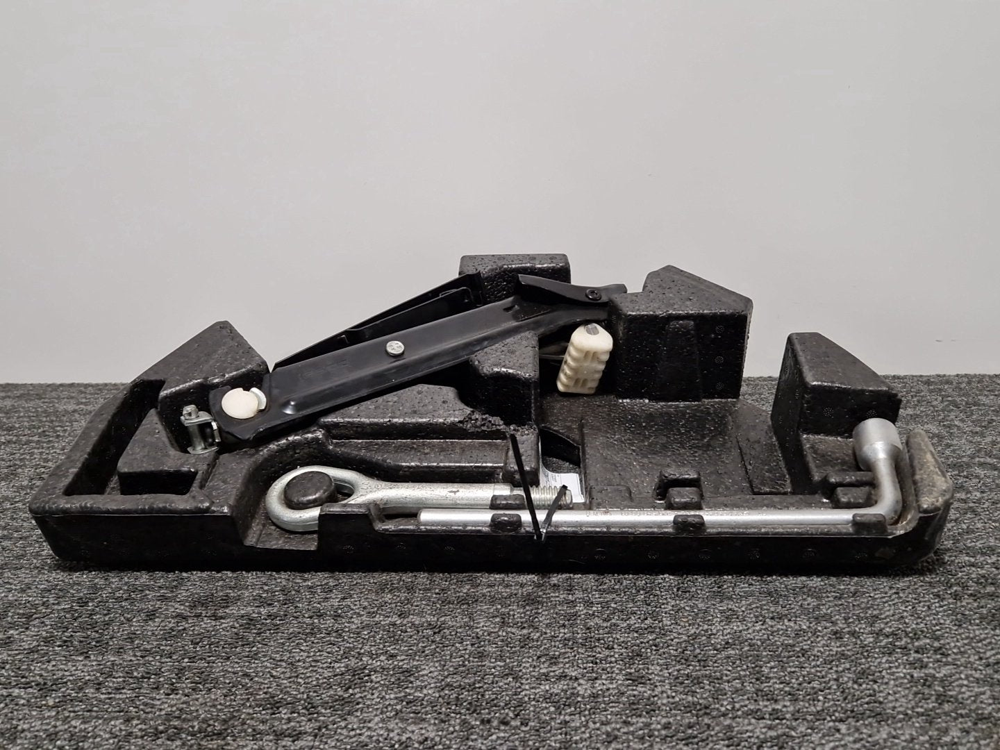 Mercedes-Benz C180 C-Class W203 (FL) Coupe Jack Tool Kit Set & Foam A2038990161