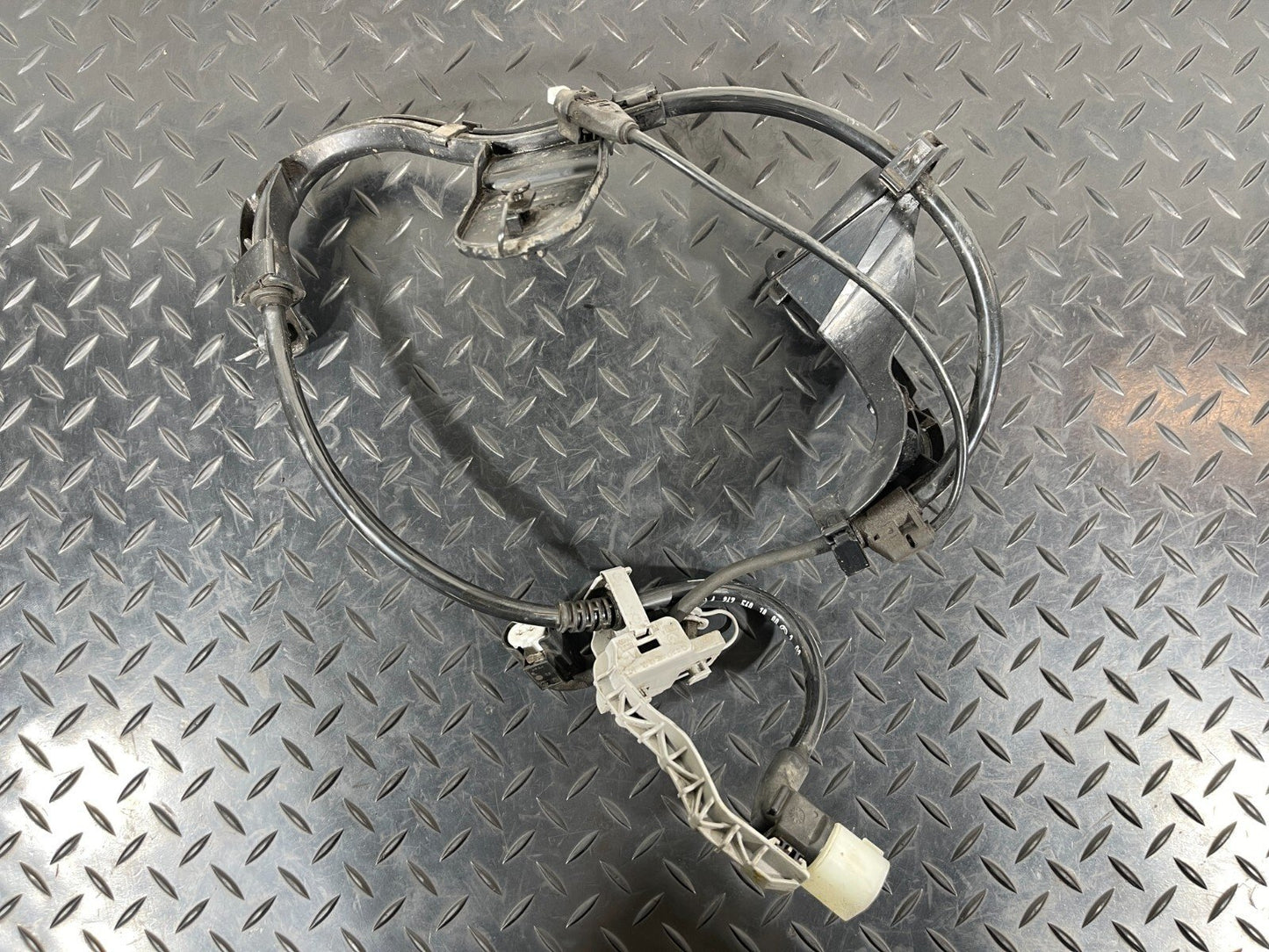 19-ON MERCEDES BENZ A CLASS W177  REAR DRIVER SIDE ABS WIRING LOOM A2475461800