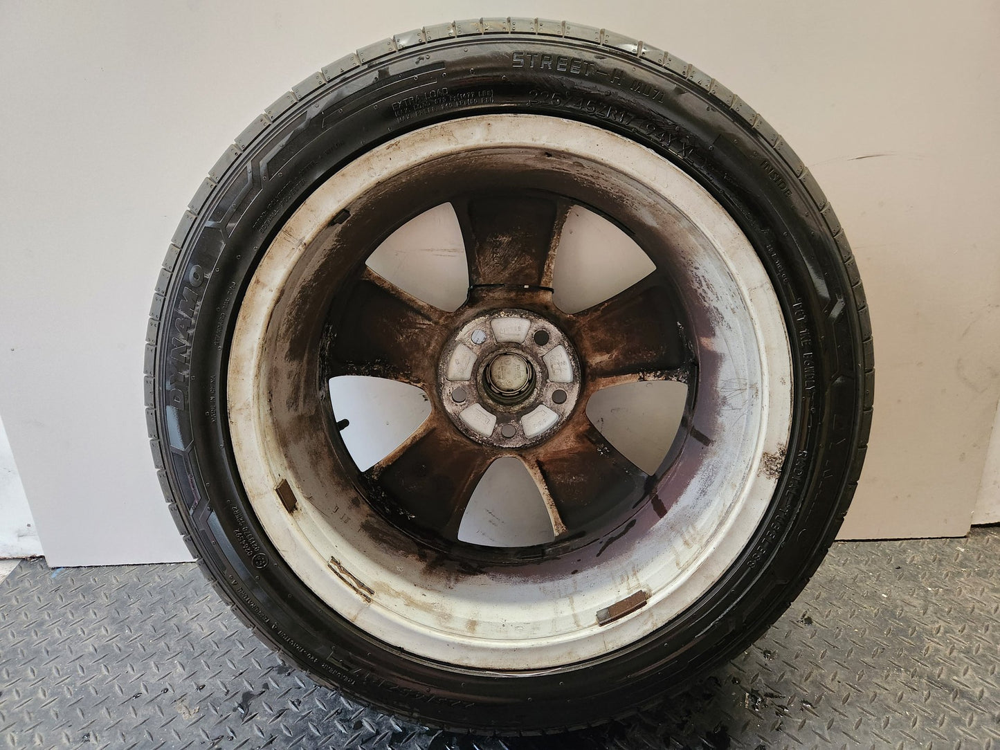 Skoda Yeti MK1 5L 17" Alloy Wheel with Tyre 225/45/17
