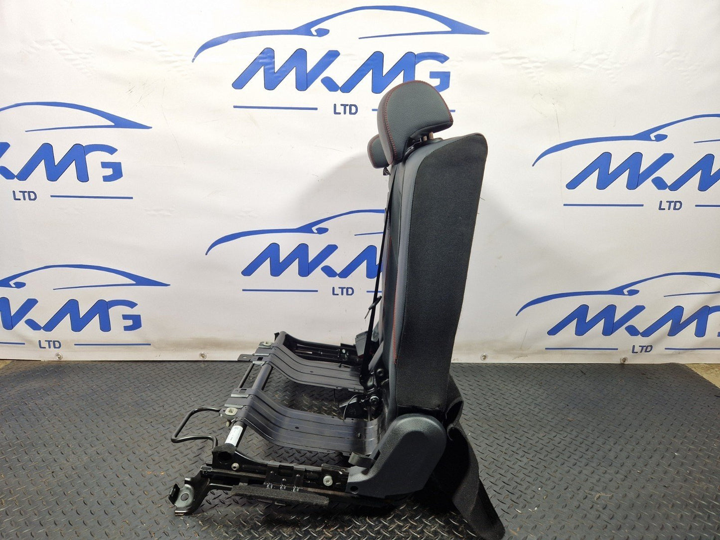 19-ON MERCEDES BENZ B CLASS W247 REAR LEFT N/S DOUBLE SEAT WITH BENCH BRACKET