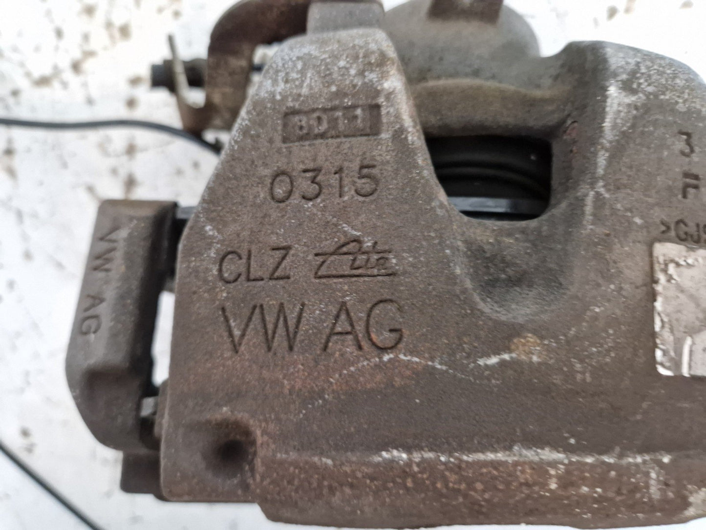 16-19 AUDI A4 B9 GENUINE FRONT LEFT PASSENGER SIDE BRAKE CALIPER 8W05BQ