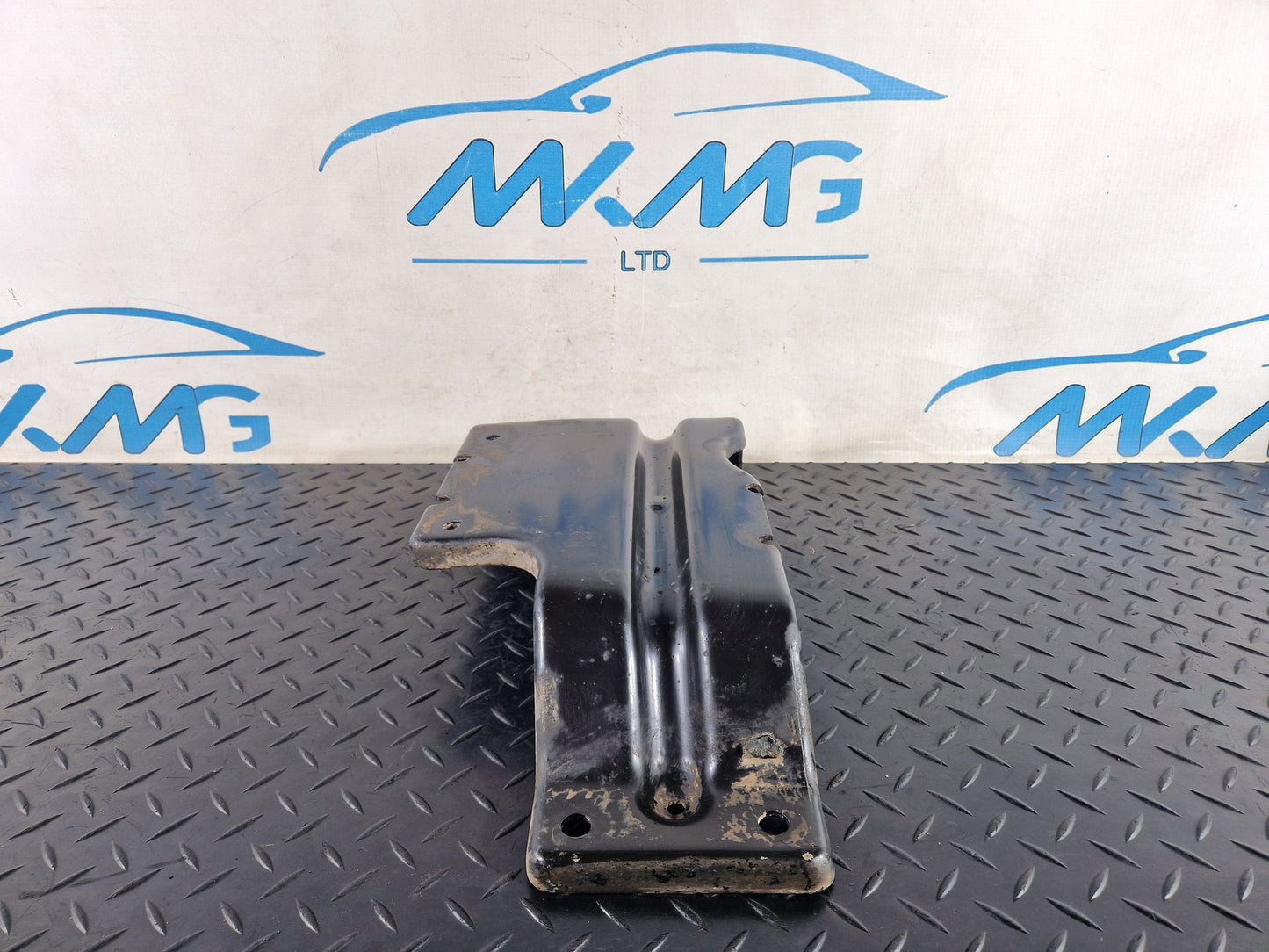 12-18 Land Rover Range Rover Evoque L538 Driveshaft Support Bracket GJ324A266AB