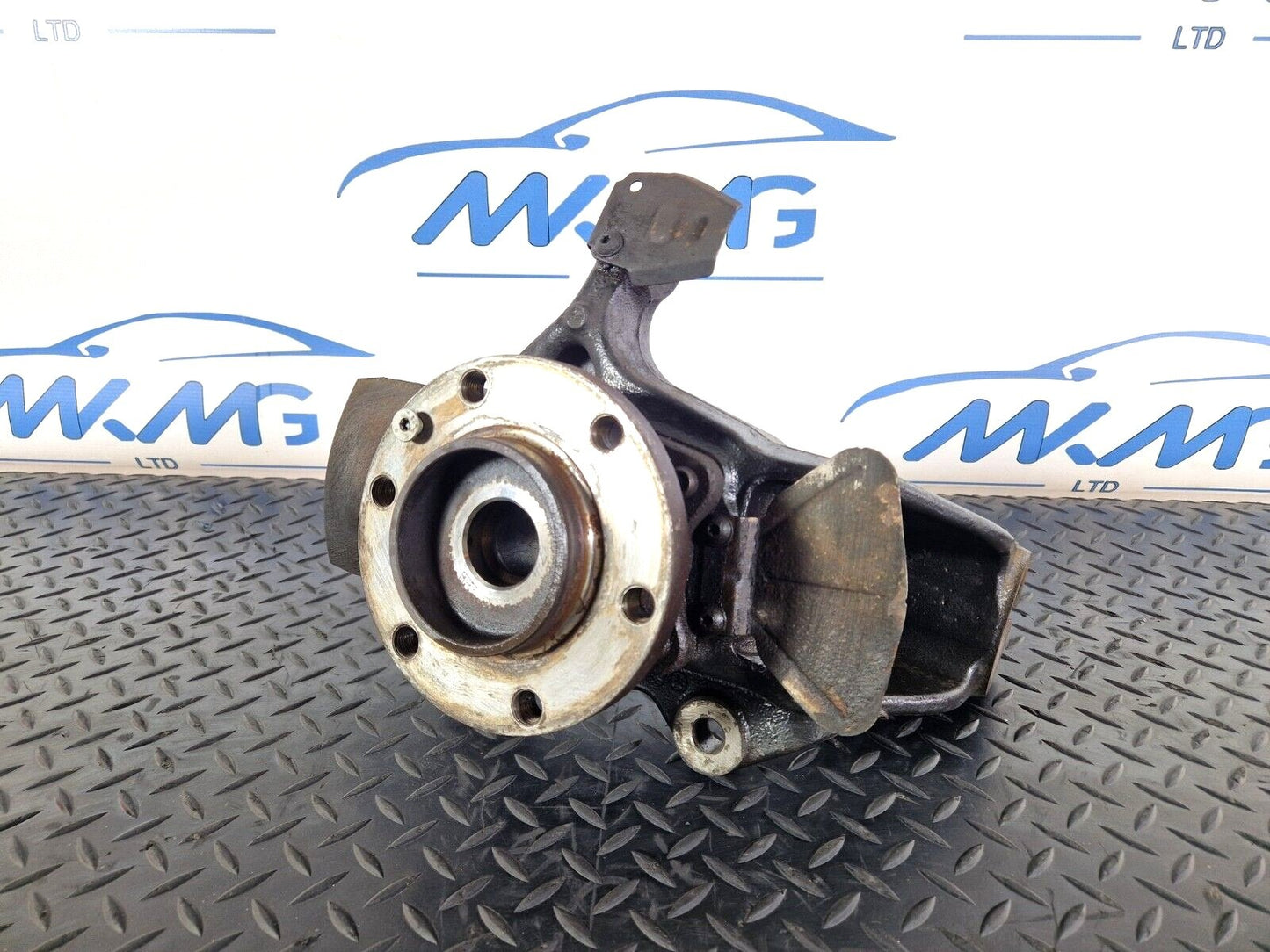 18-ON MERCEDES BENZ SPRINTER W910 2.2 CDI OEM FRONT RIGHT WHEEL HUB A9103320100