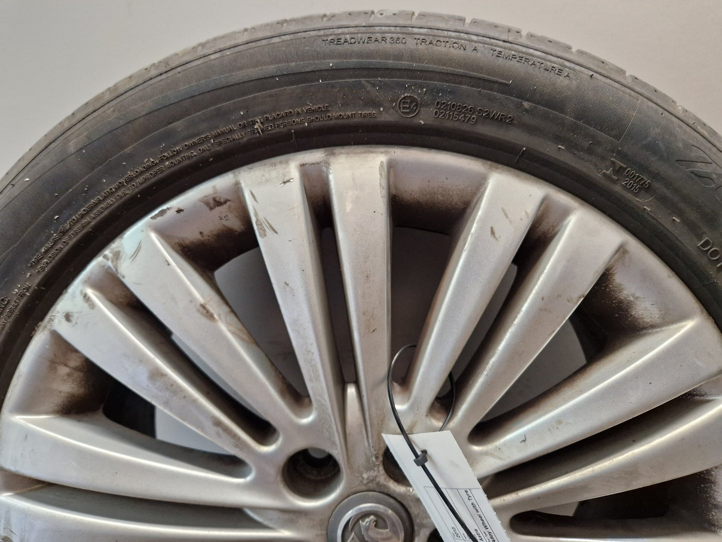 Vauxhall Astra MK6 (J) (A3400) 17" Alloy Wheel with Tyre 215/50/17 ~6mm