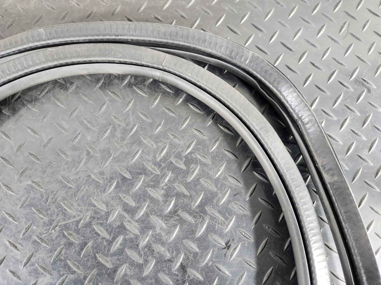 Land Rover Range Rover Evoque L551 SUV Genuine Front Left Door Seal K8D220708AC