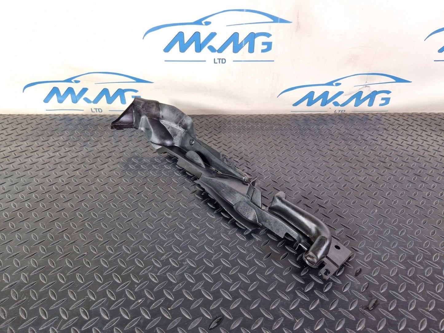 16-19 AUDI A4 B9 S-LINE GENUINE RIGHT DRIVER SIDE WING RUBBER SEAL 8W0821170