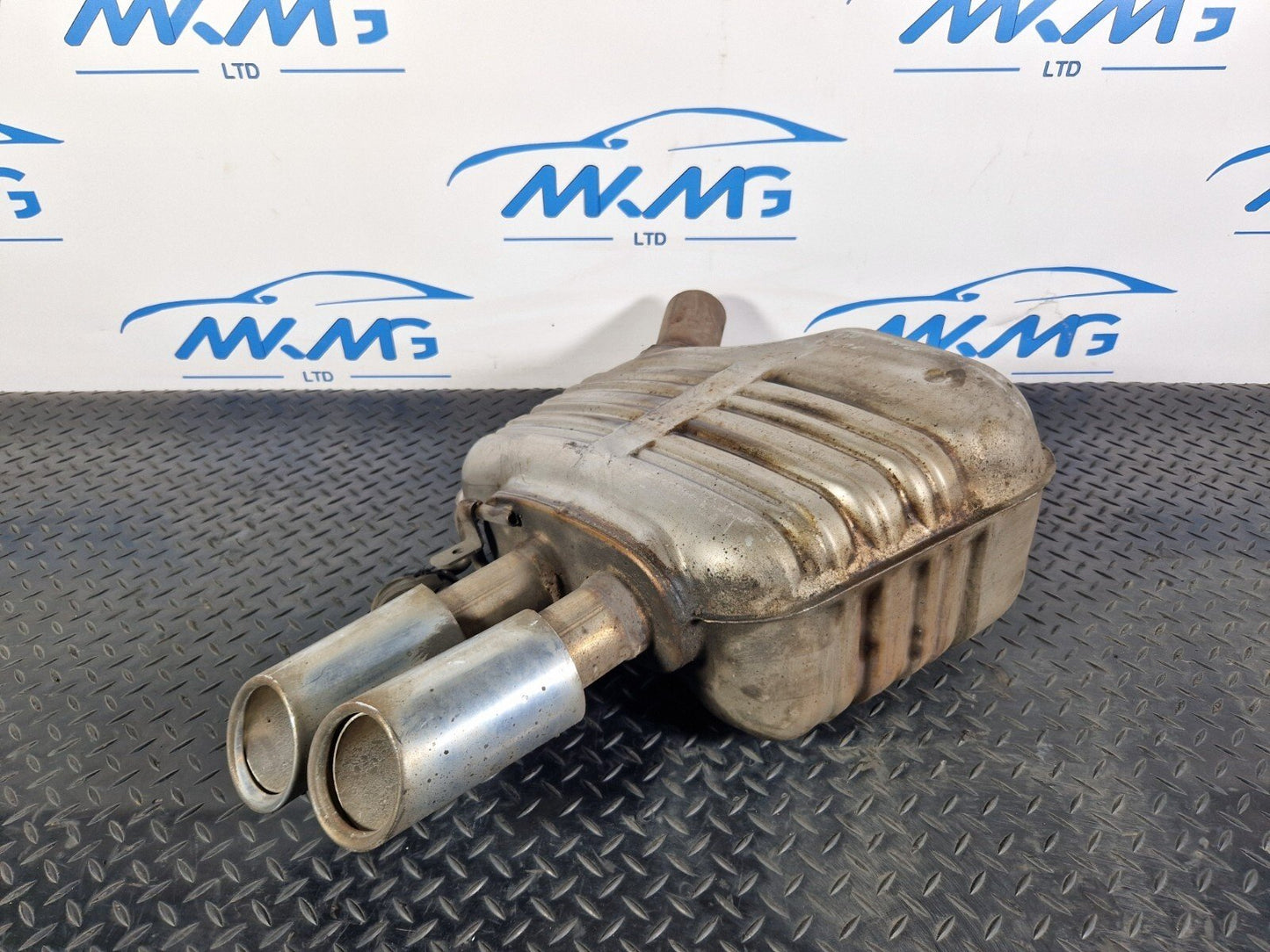 16-19 AUDI A4 B9 REAR EXHAUST BOX 8W0253611D