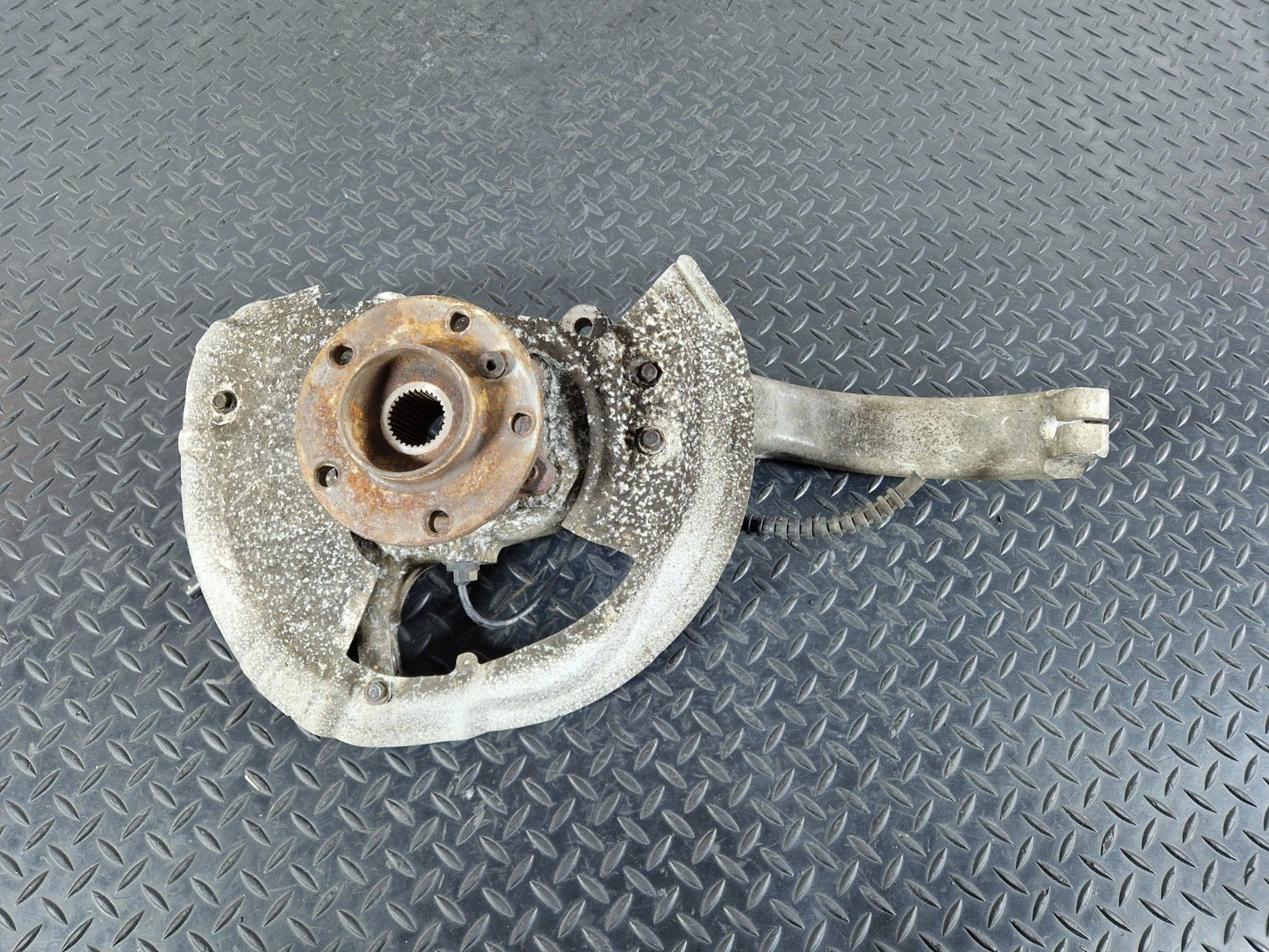 10-13 BMW X5 E70 LCI FRONT RIGHT WHEEL HUB STEERING KNUCKLE 6773784