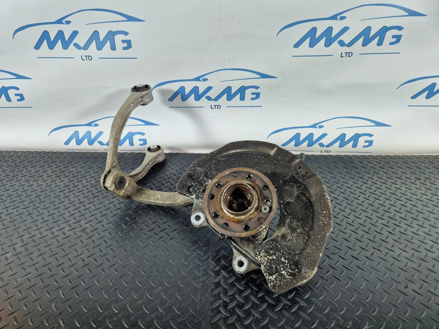 14-21 MERCEDES BENZ W205 FRONT RIGHT O/S WHEEL HUB A0004213520 A2052200