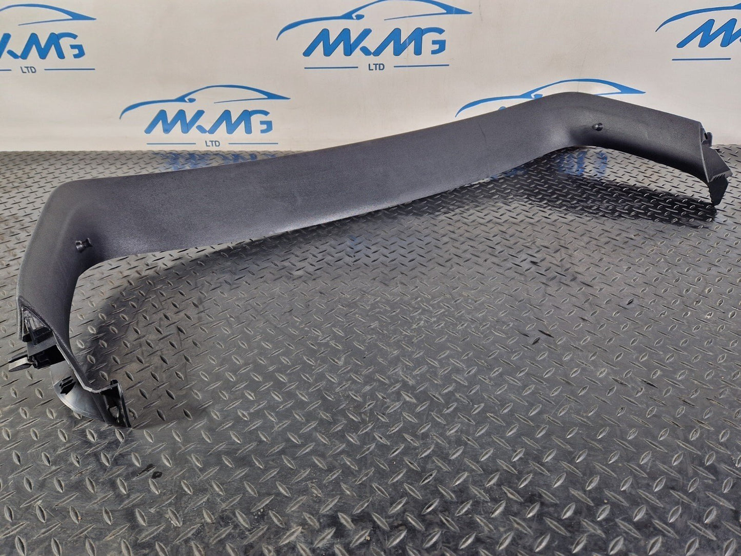 19-ON MERCEDES BENZ B CLASS W247 REAR TAILGATE WINDOW FRAME TRIM A2477402500