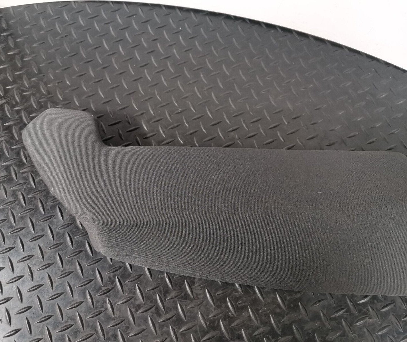 16-19 AUDI A4 B9 SALOON GENUINE REAR RIGHT DRIVER SIDE CLOTH BOLSTER 8W0885704