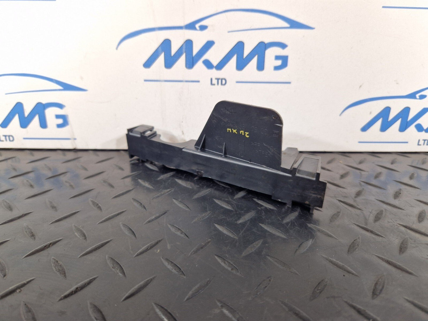 14-21 MERCEDES BENZ C300h W205 OEM TOP LEFT AIR DUCT SEALING A2058317900
