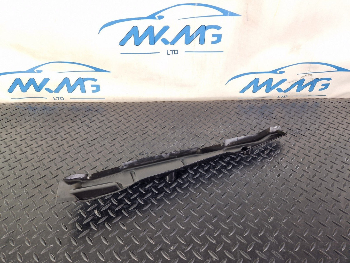 16-19 AUDI A4 B9 GENUINE FRONT RIGHT DRIVER SIDE WING FILLER INSULATOR 8W0821112