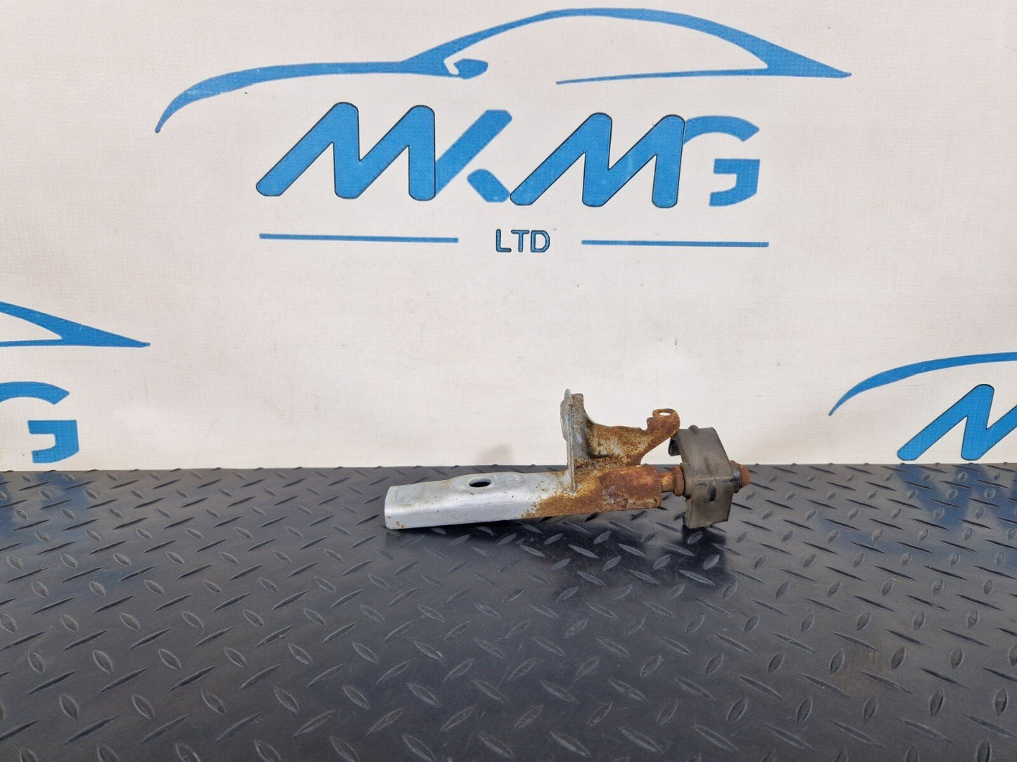 14-21 MERCEDES C200D W205 OEM EXHAUST PIPE MOUNT HOOK BRACKET HOLDER A2054902440