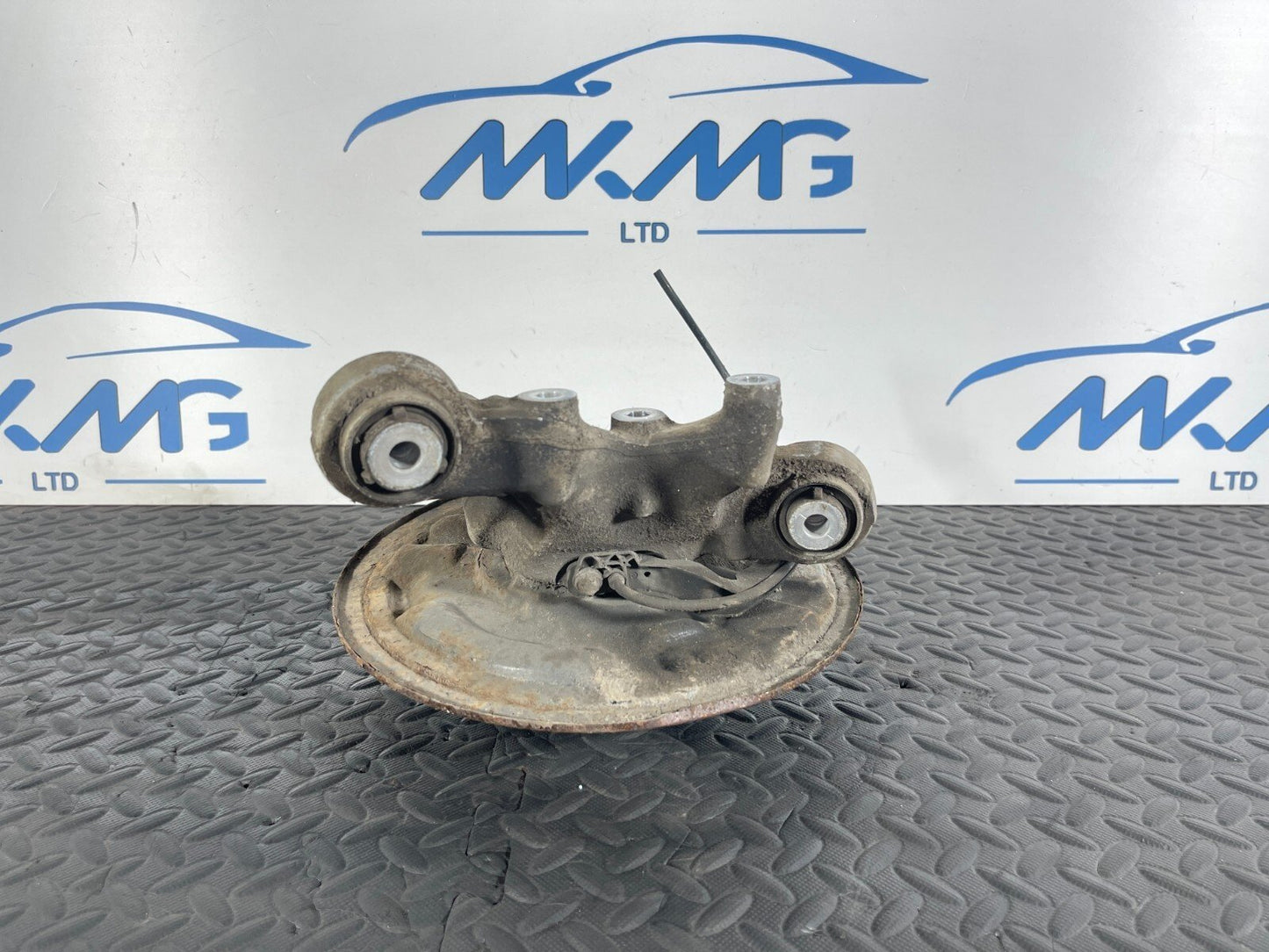 12-18 MERCEDES A B CLA W176 W246 C117 REAR LEFT PASSENGER SIDE WHEEL HUB 2460306