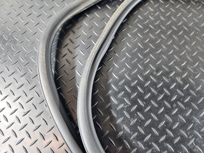 16-20 AUDI Q7 4M GENUINE FRONT LEFT & RIGHT DOOR SEAL RUBBER 4M0831721A