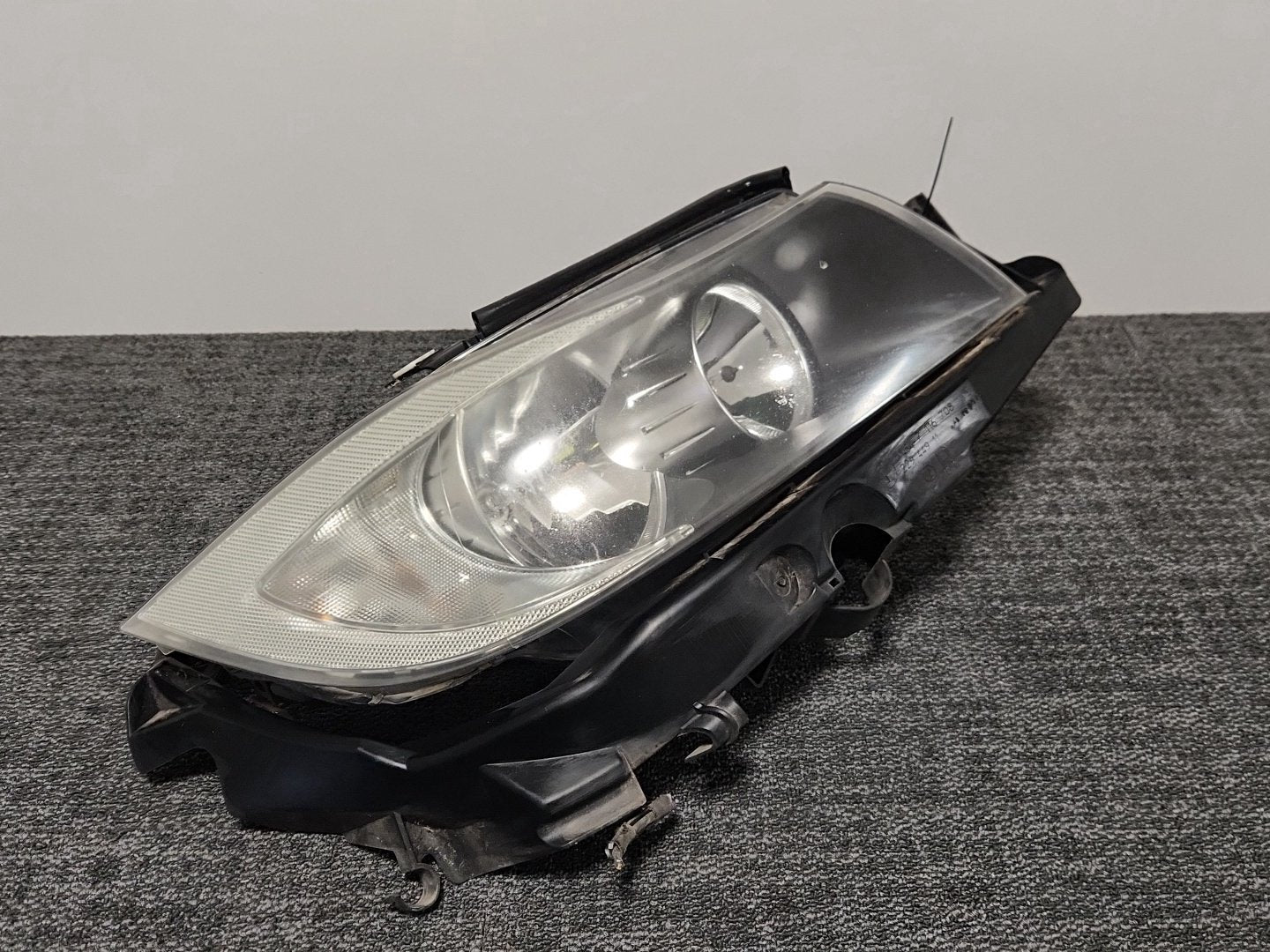 BMW 320d E90 Saloon Genuine Front Right O/S Driver Headlight 89311660